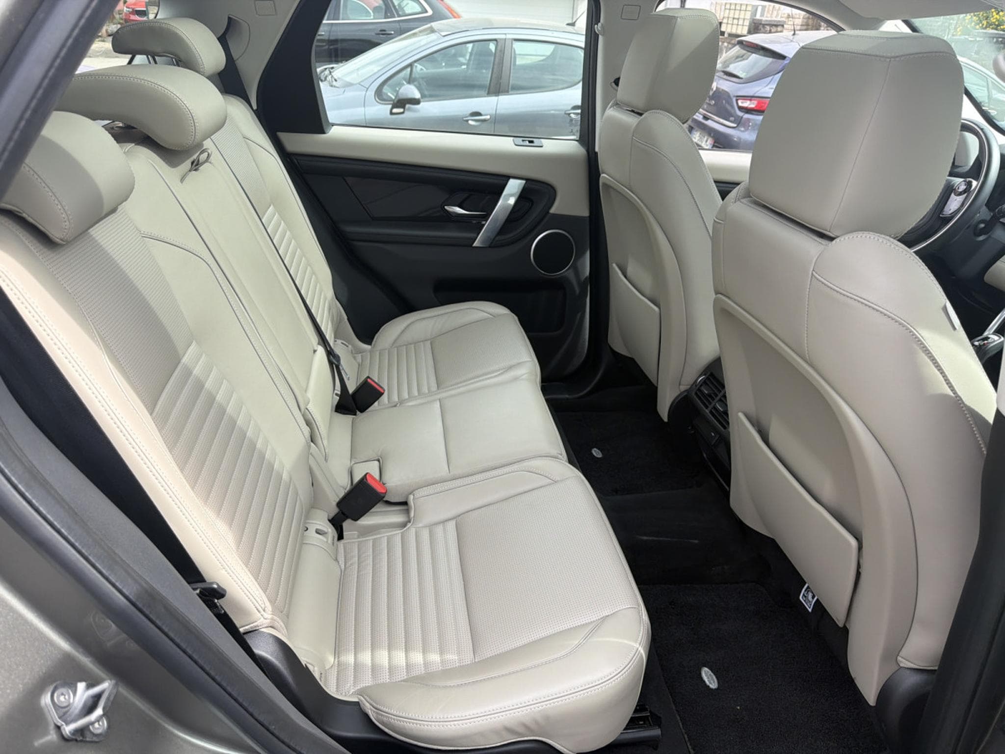 Land-Rover Discovery Sport P300e HYBRIDE SE AWD PHEV AUT. (2020) - Photo 10