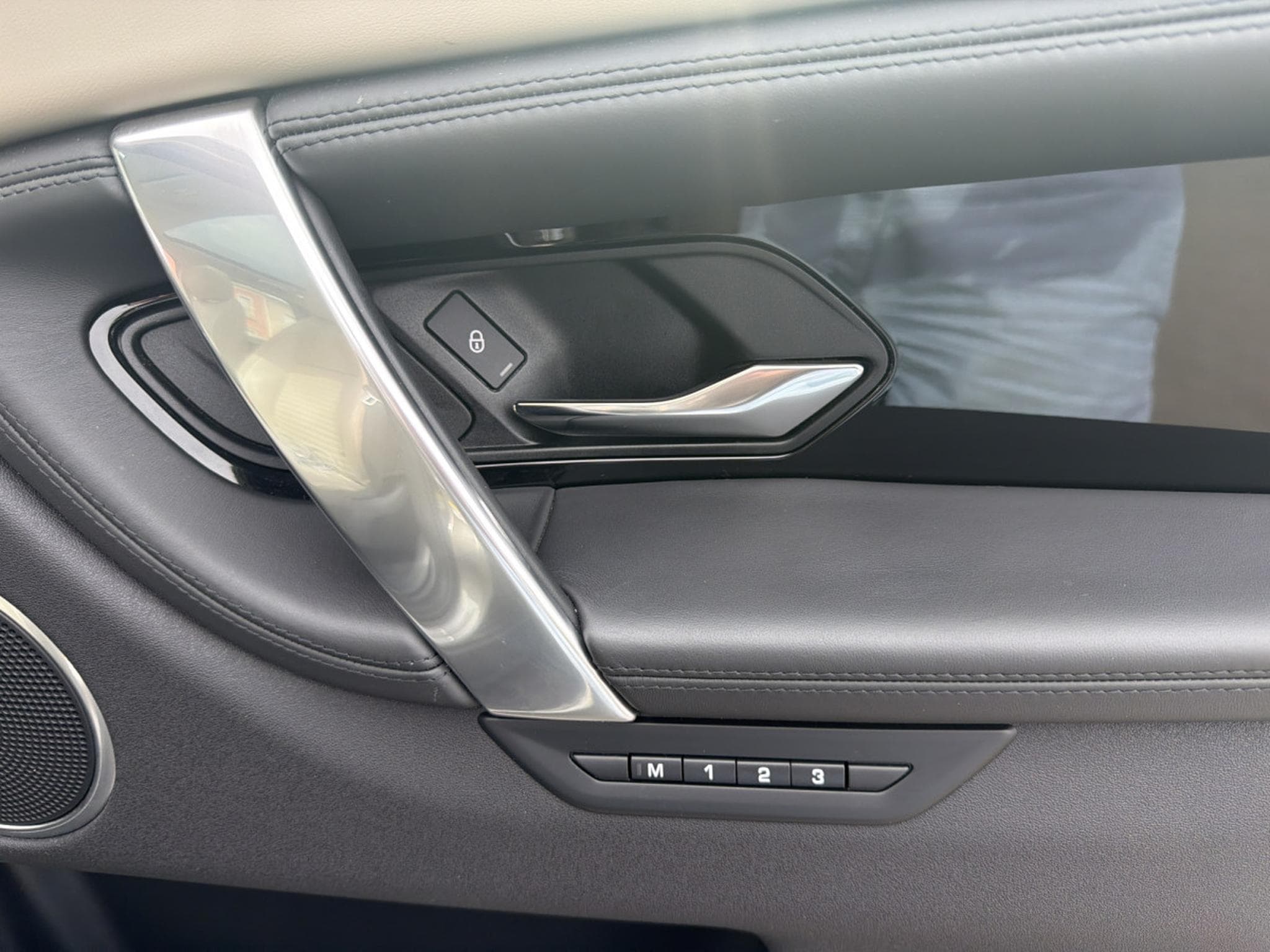 Land-Rover Discovery Sport P300e HYBRIDE SE AWD PHEV AUT. (2020) - Photo 11