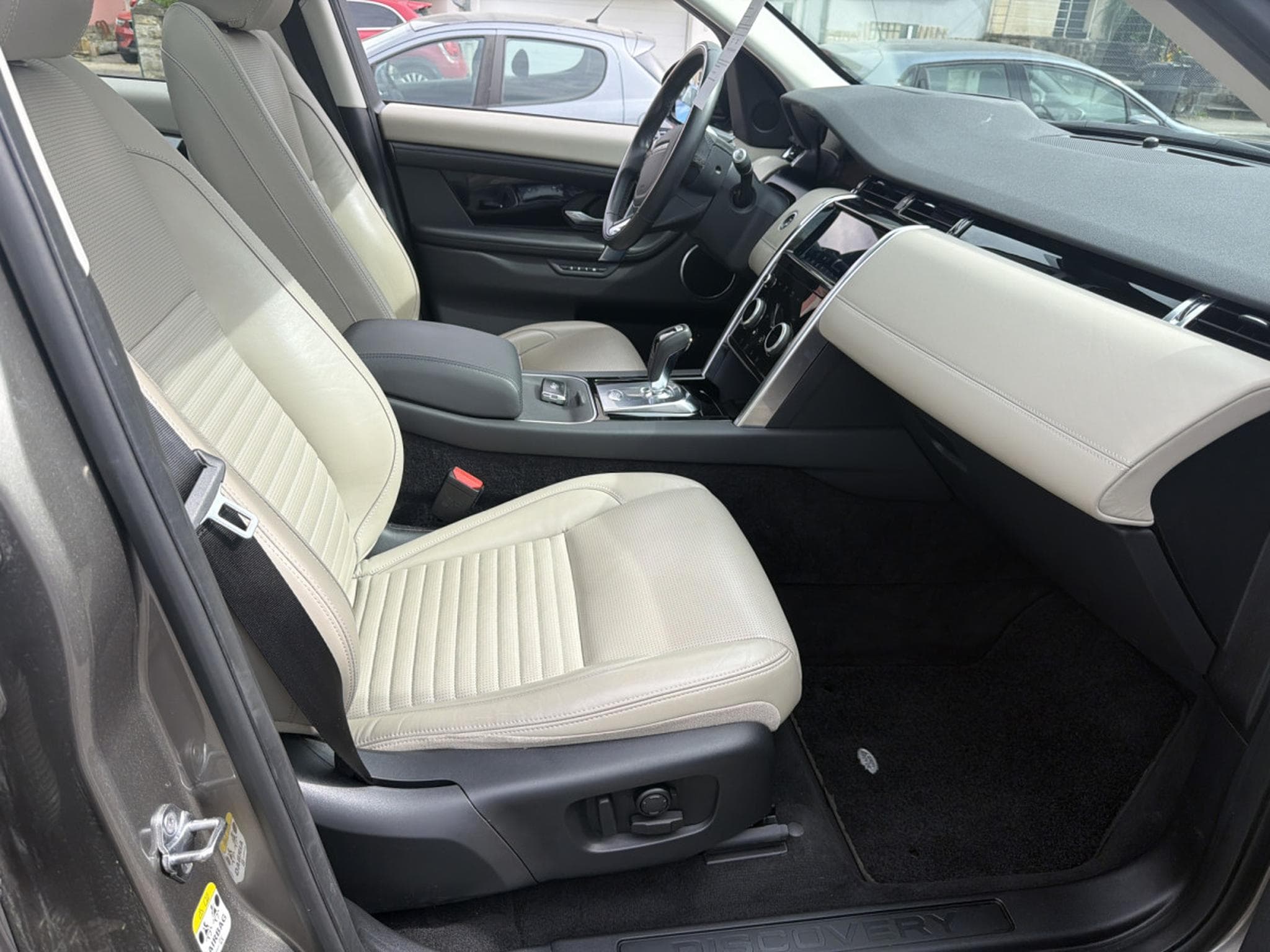 Land-Rover Discovery Sport P300e HYBRIDE SE AWD PHEV AUT. (2020) - Photo 12