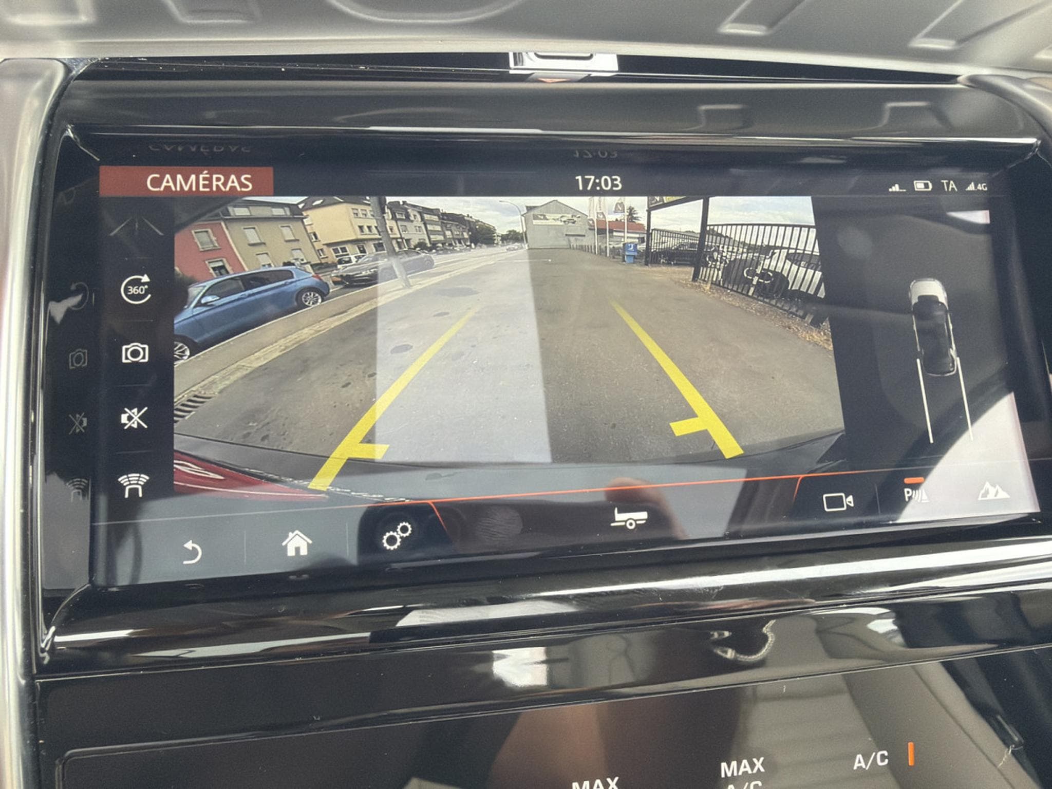 Land-Rover Discovery Sport P300e HYBRIDE SE AWD PHEV AUT. (2020) - Photo 18