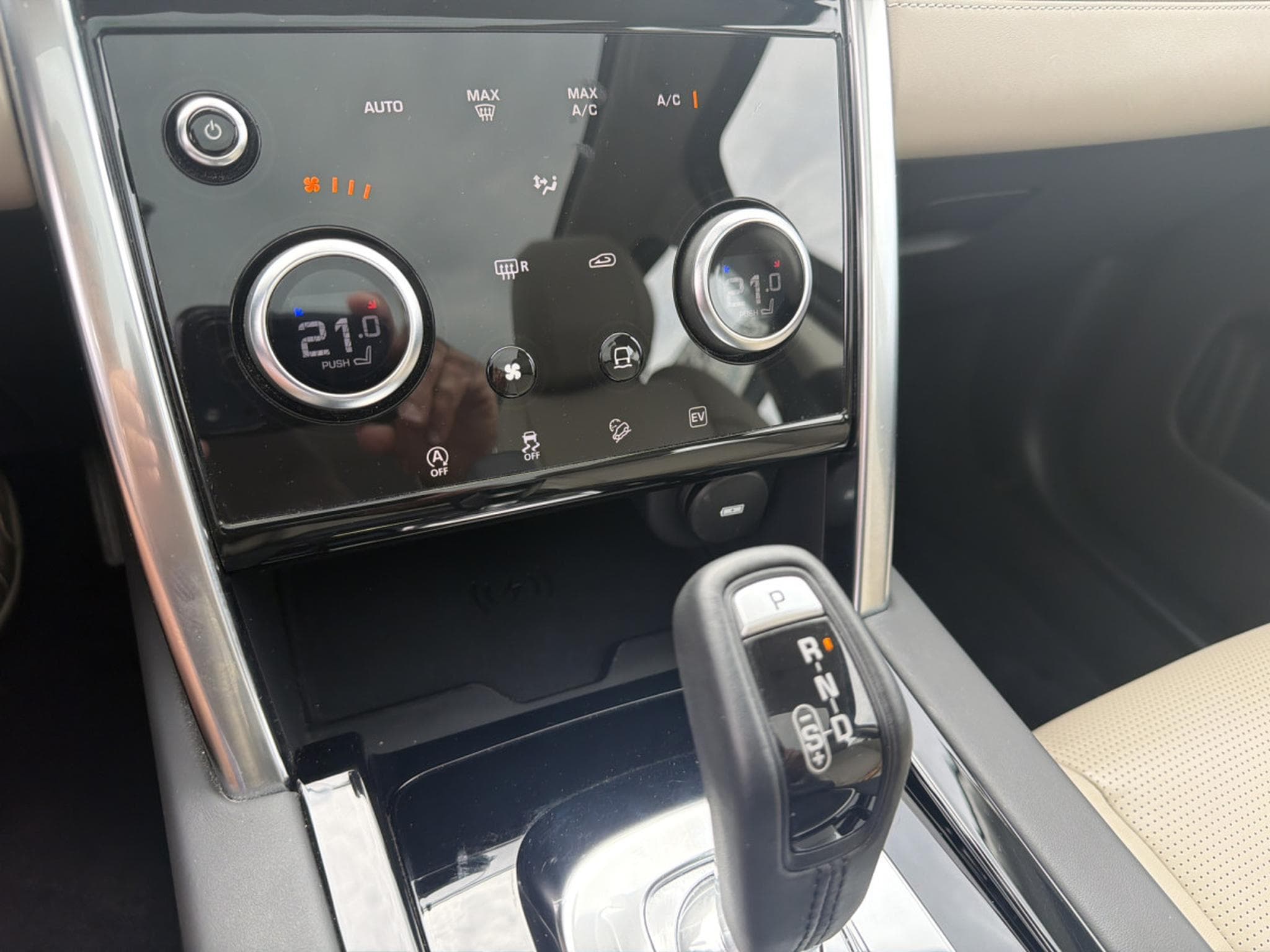 Land-Rover Discovery Sport P300e HYBRIDE SE AWD PHEV AUT. (2020) - Photo 19