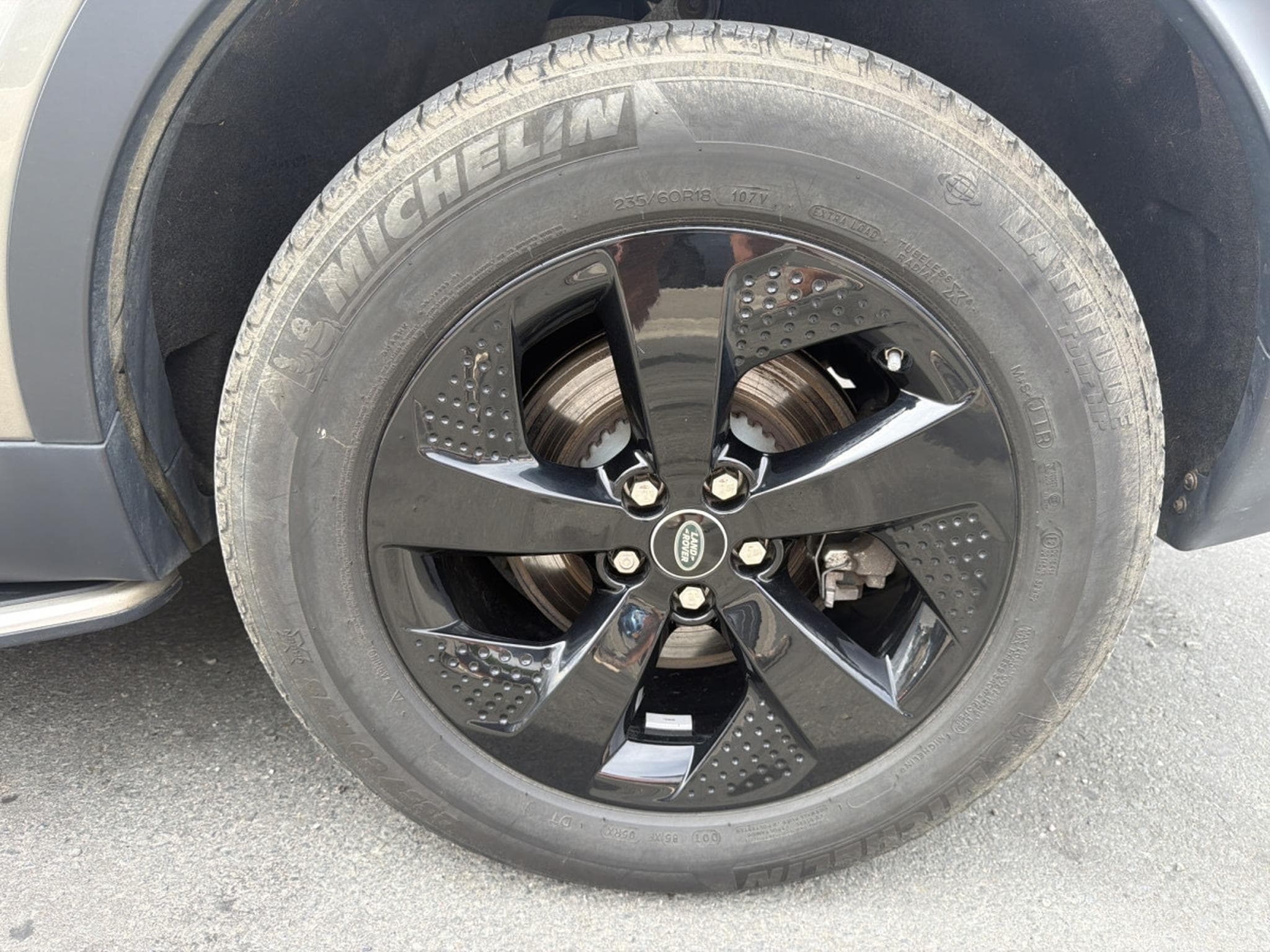 Land-Rover Discovery Sport P300e HYBRIDE SE AWD PHEV AUT. (2020) - Photo 4