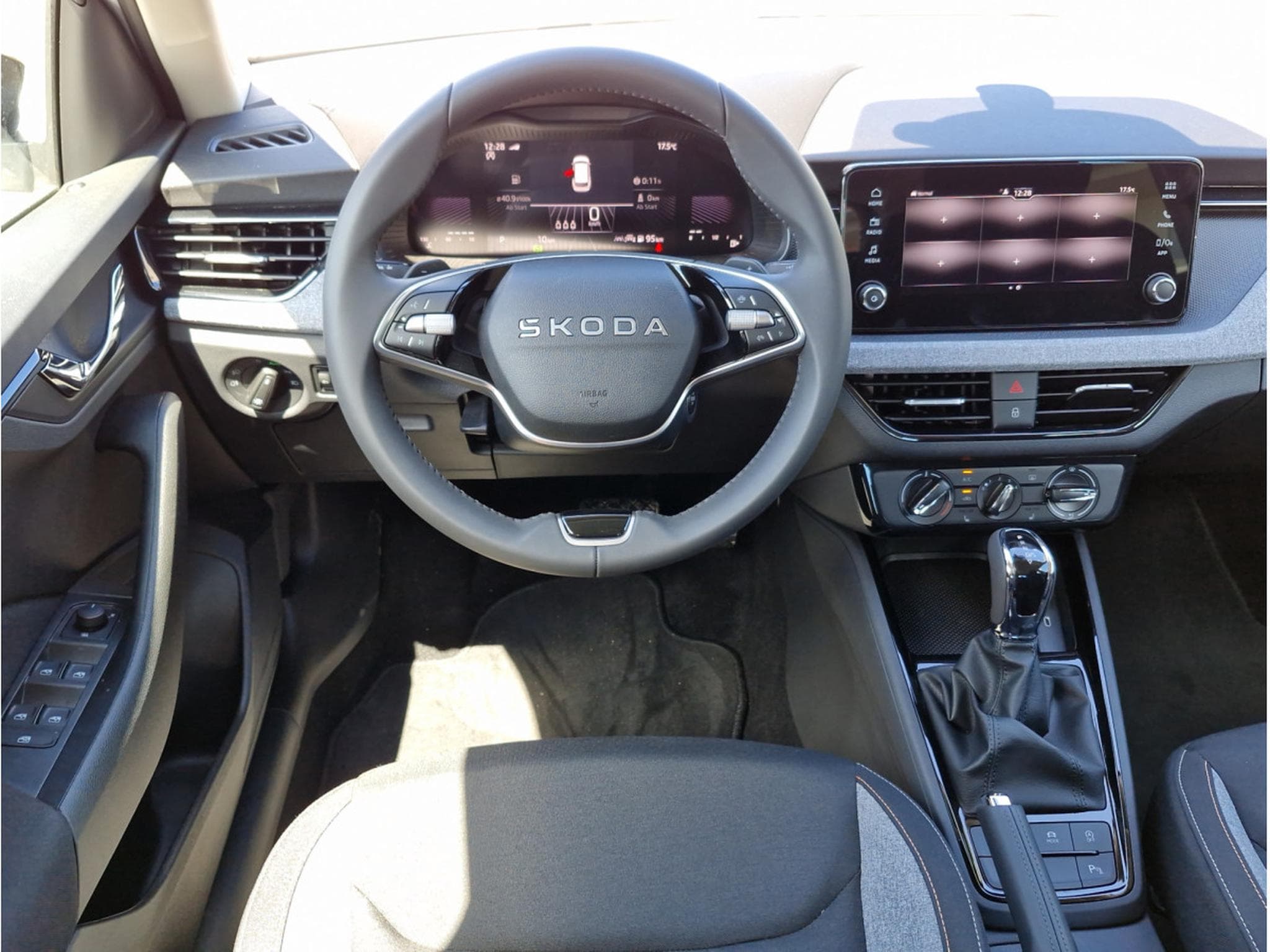 Skoda Kamiq 1.0 TSi 116 DSG Selection (2026) - Photo 5