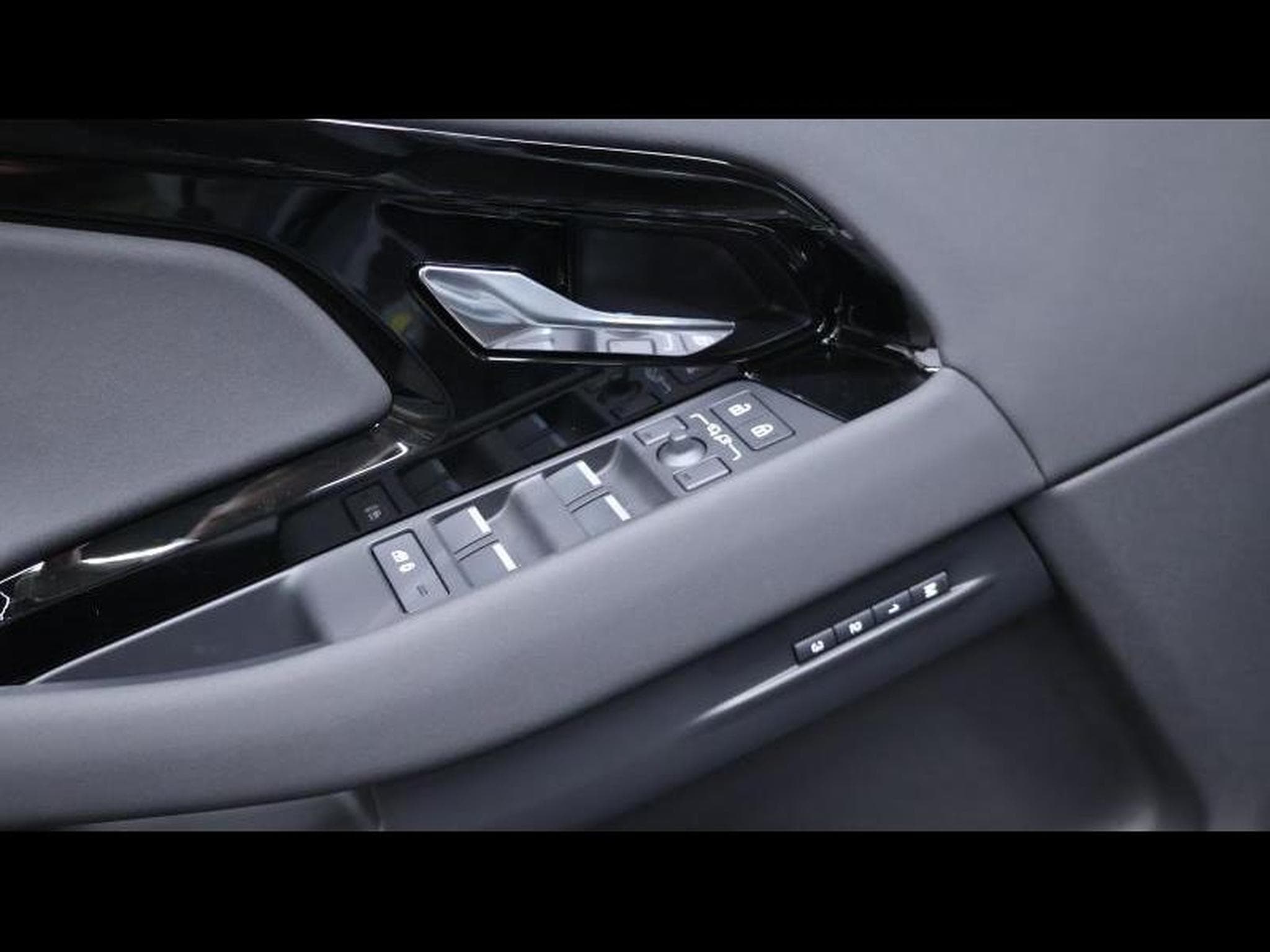 Land-Rover Range Rover Evoque P160 S FWD (2026) - Photo 24