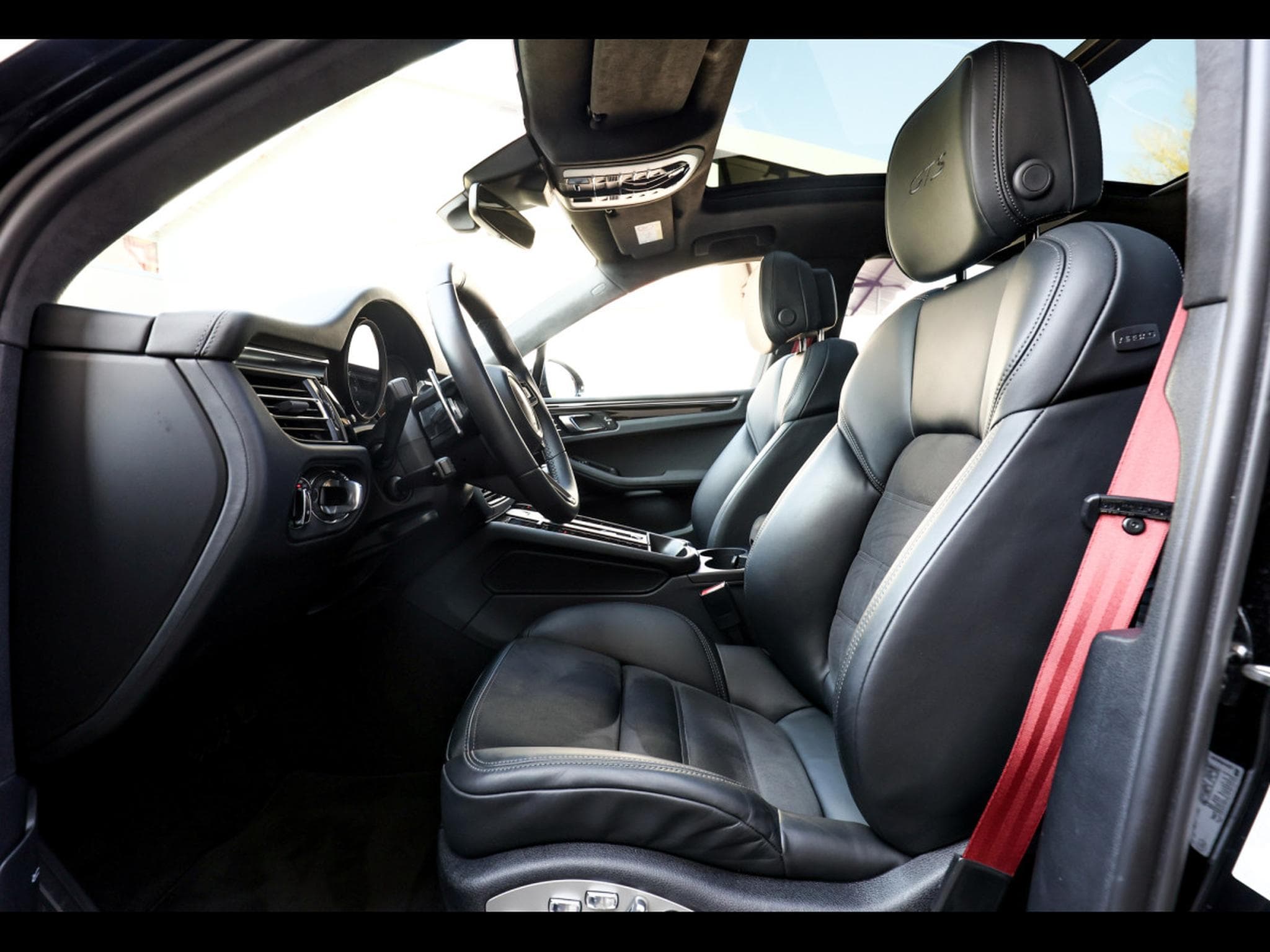 Porsche Macan III GTS PDK - BLACK (2023) - Photo 11
