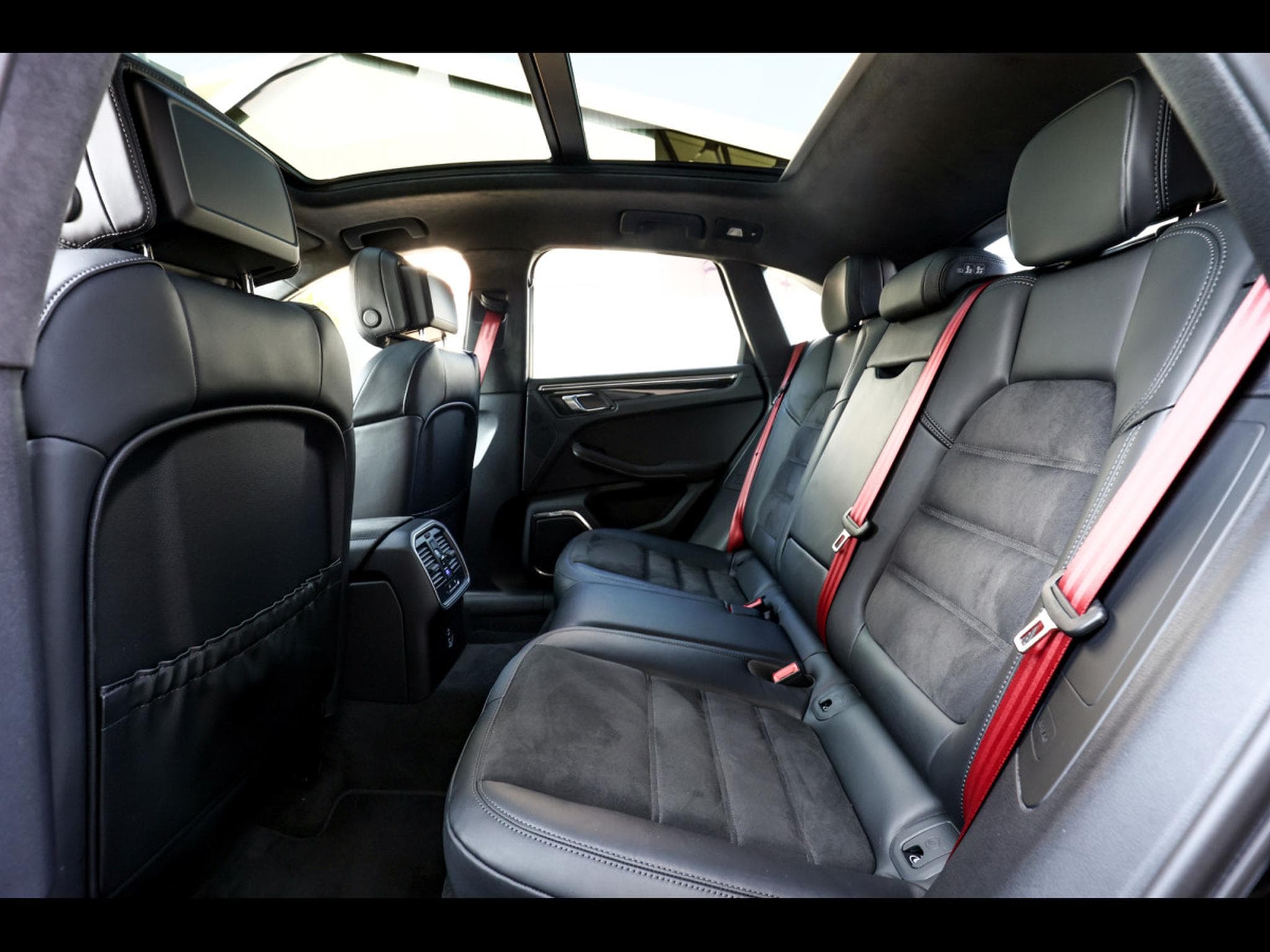 Porsche Macan III GTS PDK - BLACK (2023) - Photo 15