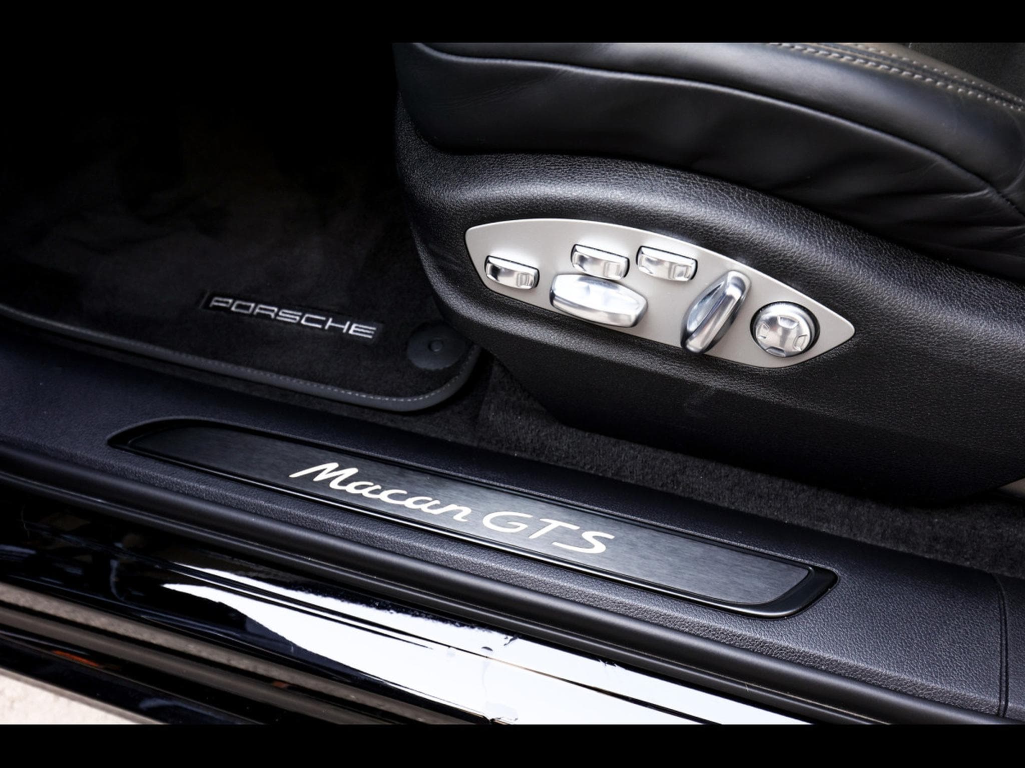 Porsche Macan III GTS PDK - BLACK (2023) - Photo 25