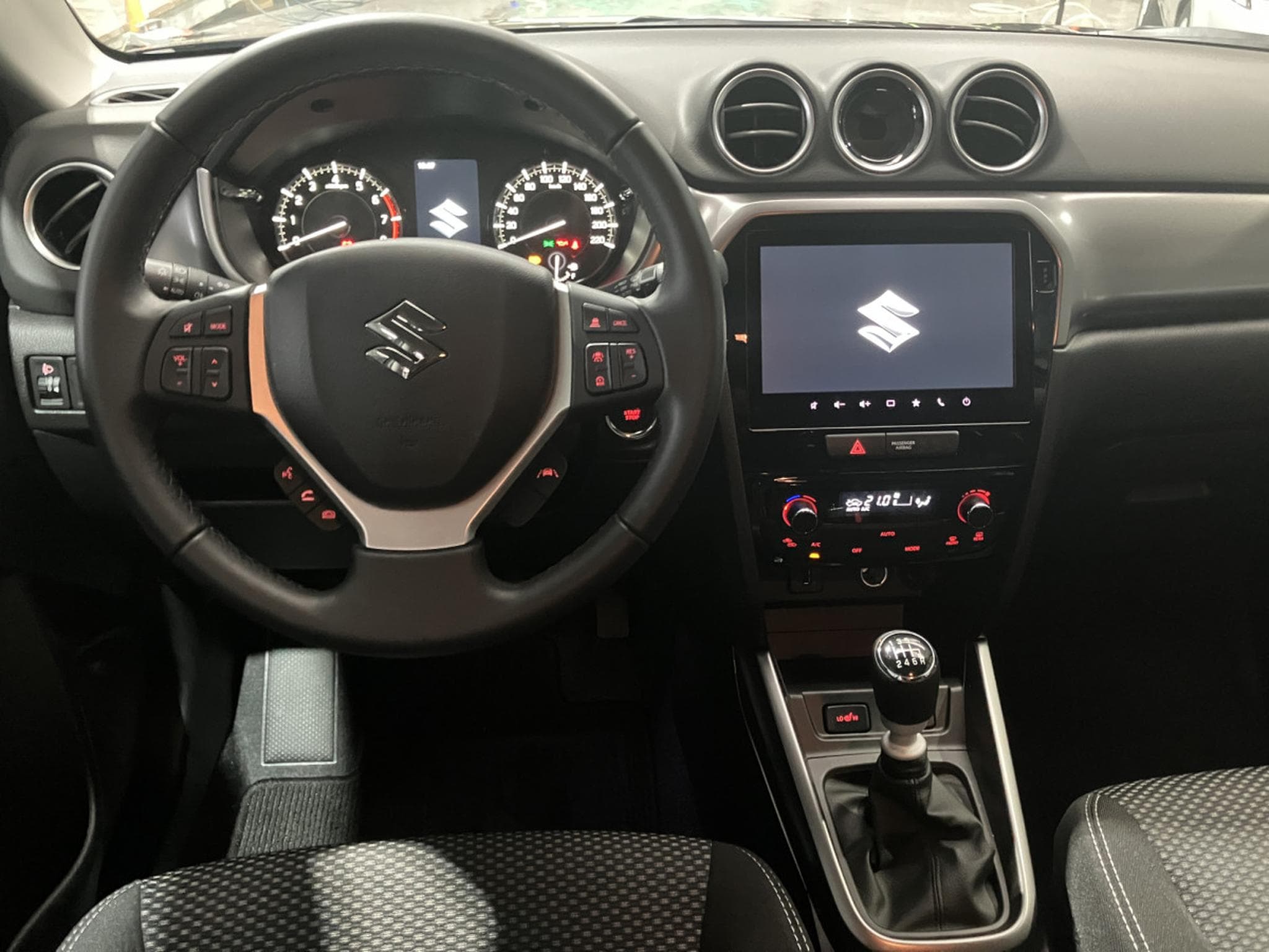Suzuki Vitara 1.4 GL+ 2WD (2025) - Photo 10