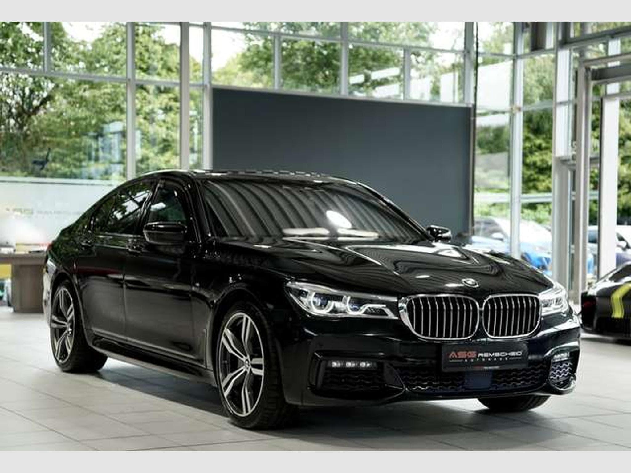 BMW 750 i xDrive M Sportpaket*20 *B&W *GSD *S-AGA (2015) - Photo 5