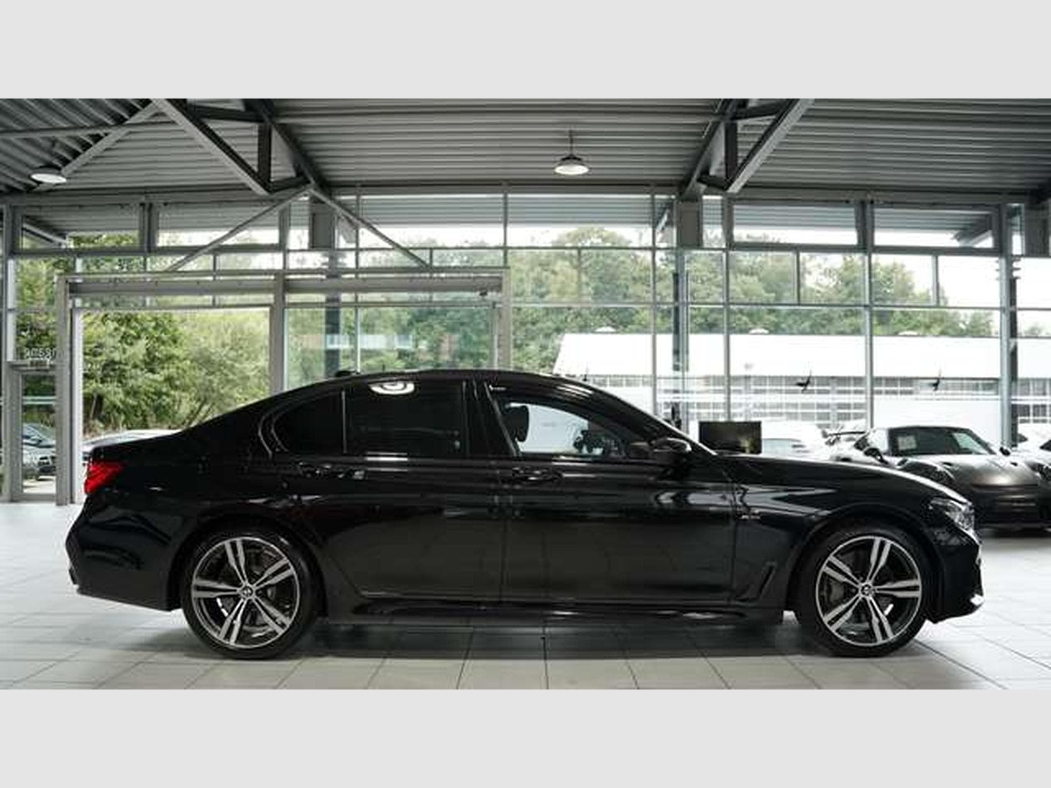 BMW 750 i xDrive M Sportpaket*20 *B&W *GSD *S-AGA (2015) - Photo 6