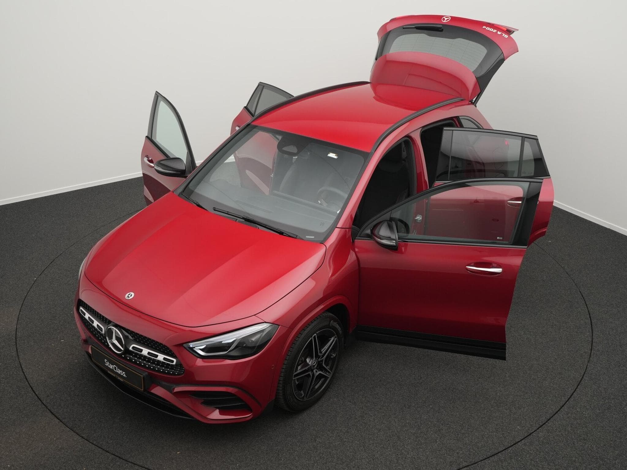 Mercedes GLA 200 d AMG-Line Multi+Kamera+AHK+Night (2025) - Photo 12