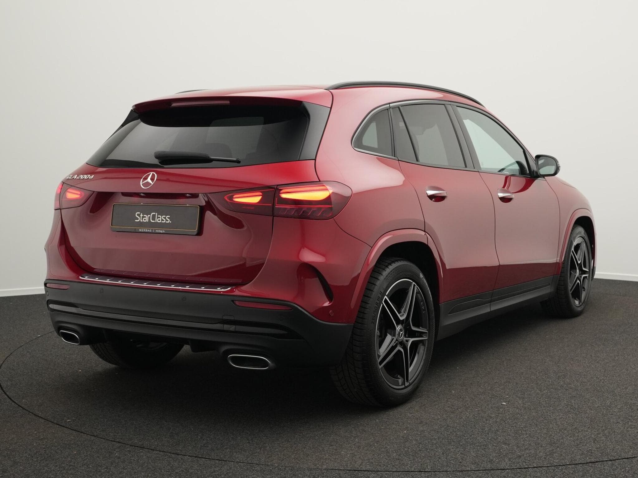 Mercedes GLA 200 d AMG-Line Multi+Kamera+AHK+Night (2025) - Photo 3