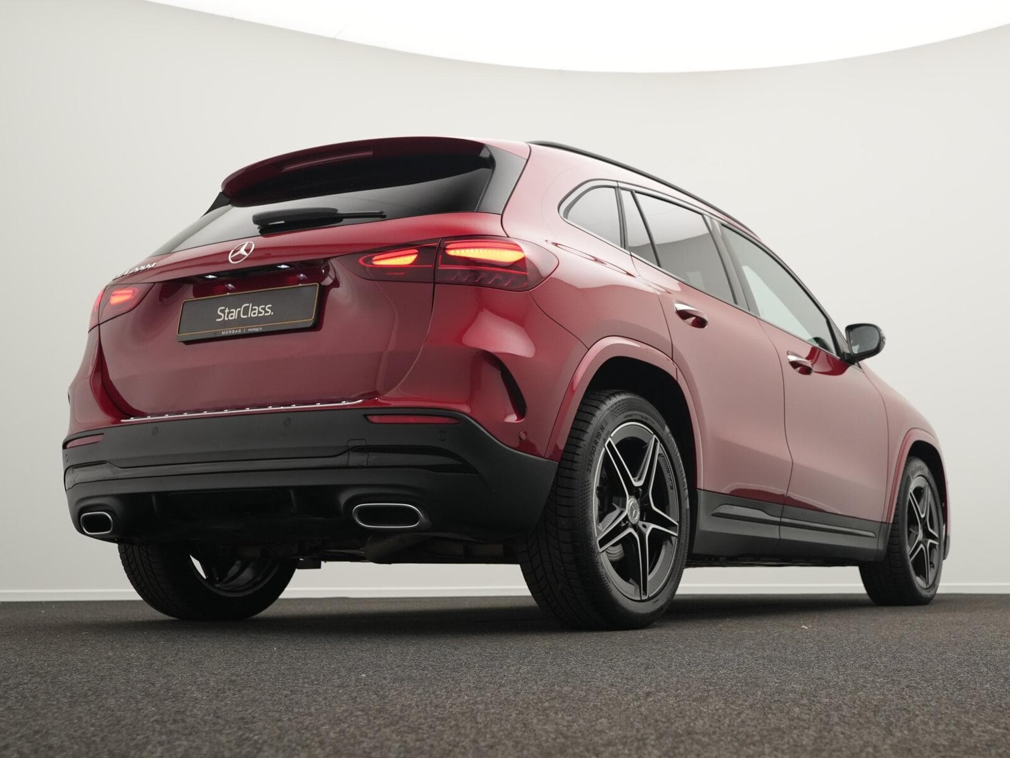 Mercedes GLA 200 d AMG-Line Multi+Kamera+AHK+Night (2025) - Photo 9