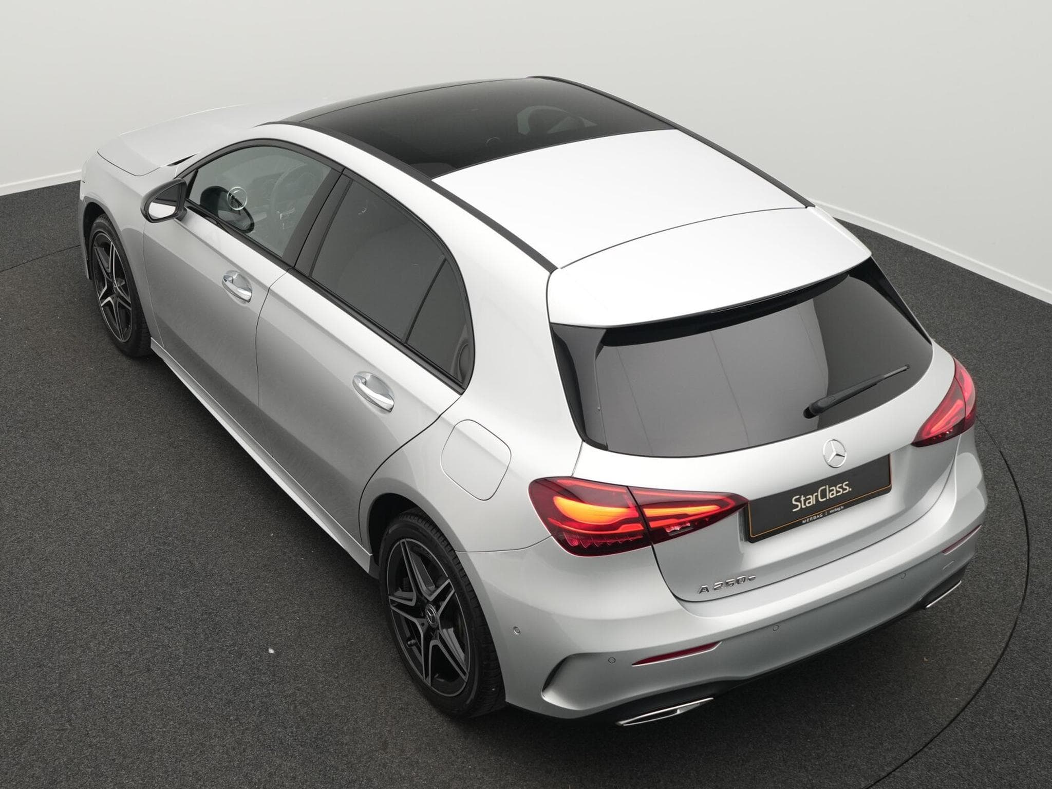 Mercedes A 250 e AMG-Line LED+Pano+Night+Keyless (2023) - Photo 11