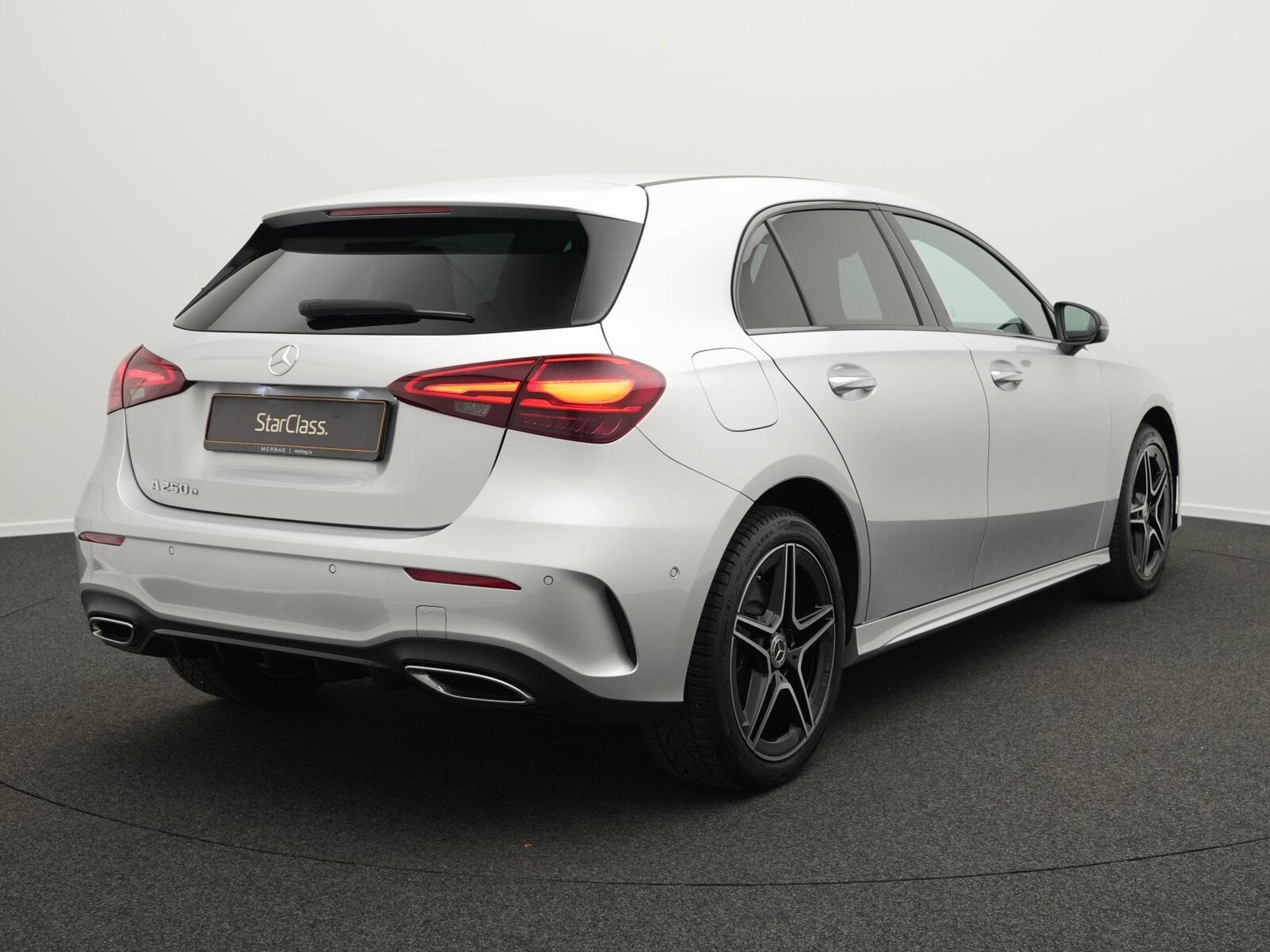 Mercedes A 250 e AMG-Line LED+Pano+Night+Keyless (2023) - Photo 3