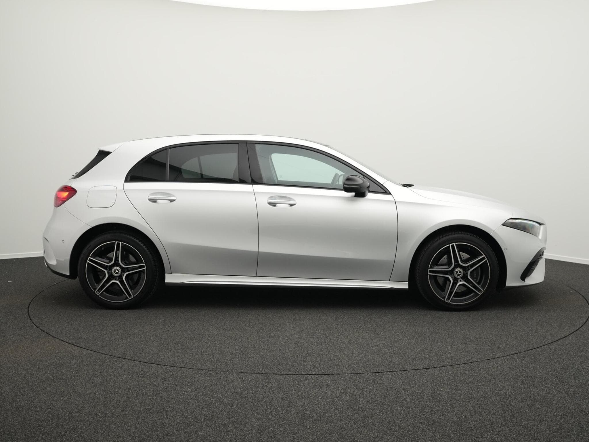 Mercedes A 250 e AMG-Line LED+Pano+Night+Keyless (2023) - Photo 5