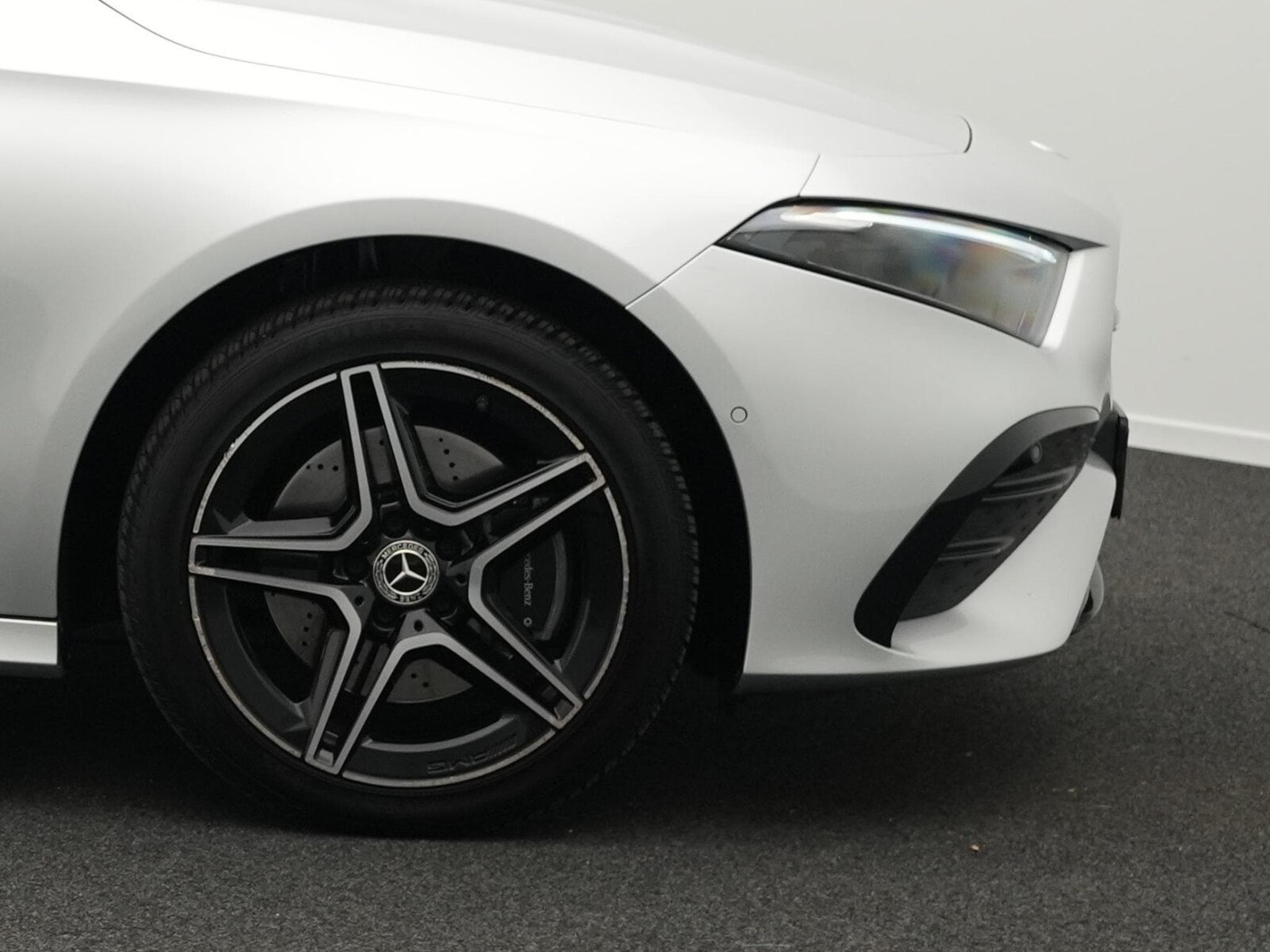 Mercedes A 250 e AMG-Line LED+Pano+Night+Keyless (2023) - Photo 6