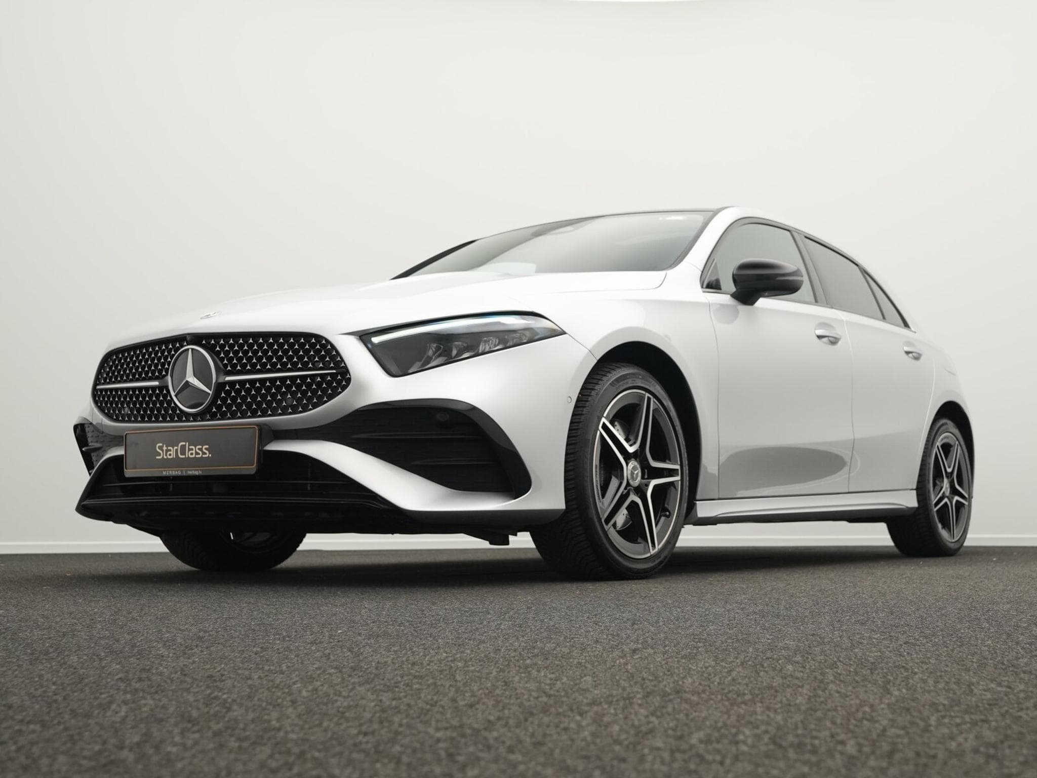 Mercedes A 250 e AMG-Line LED+Pano+Night+Keyless (2023) - Photo 8