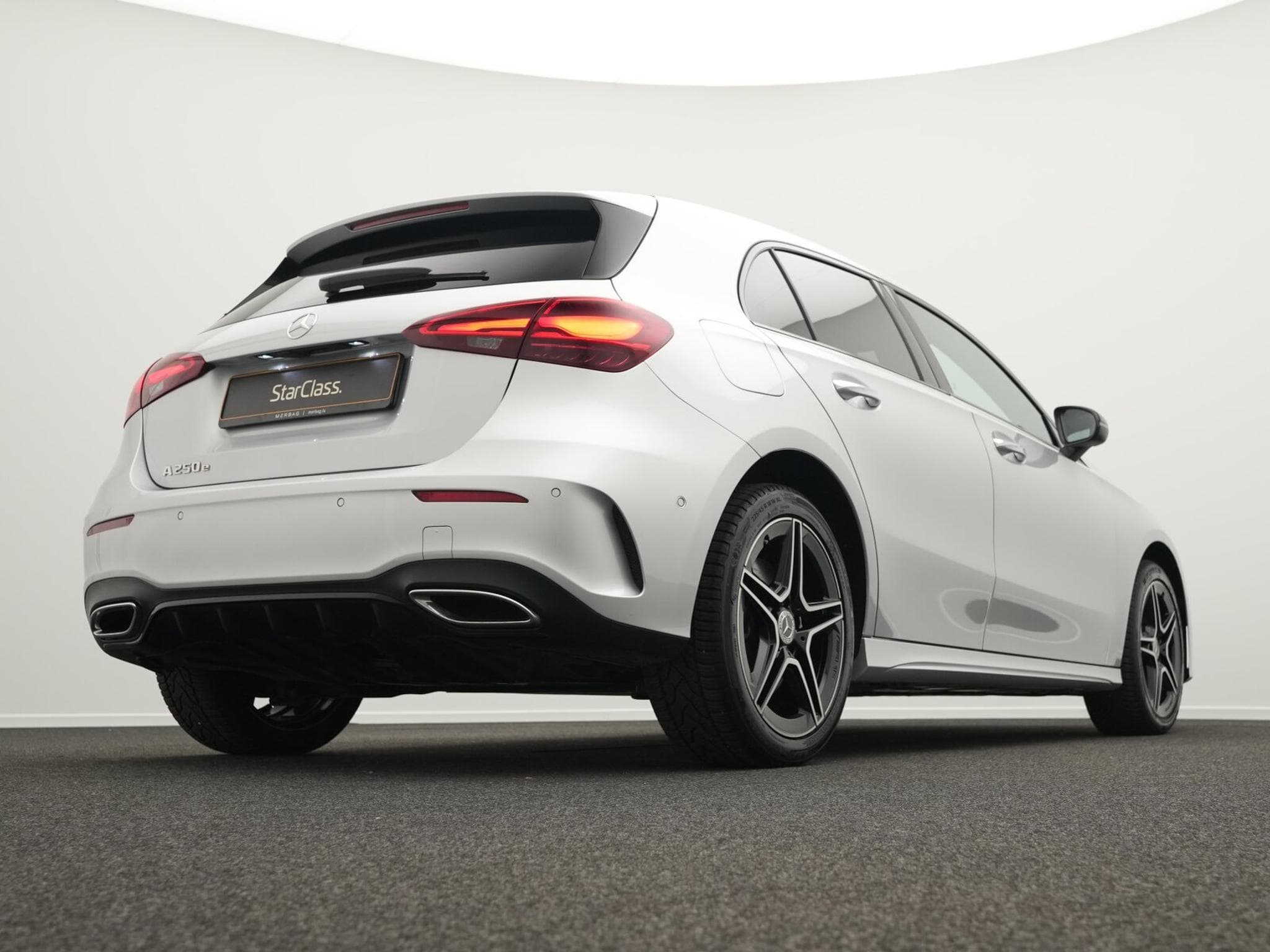 Mercedes A 250 e AMG-Line LED+Pano+Night+Keyless (2023) - Photo 9