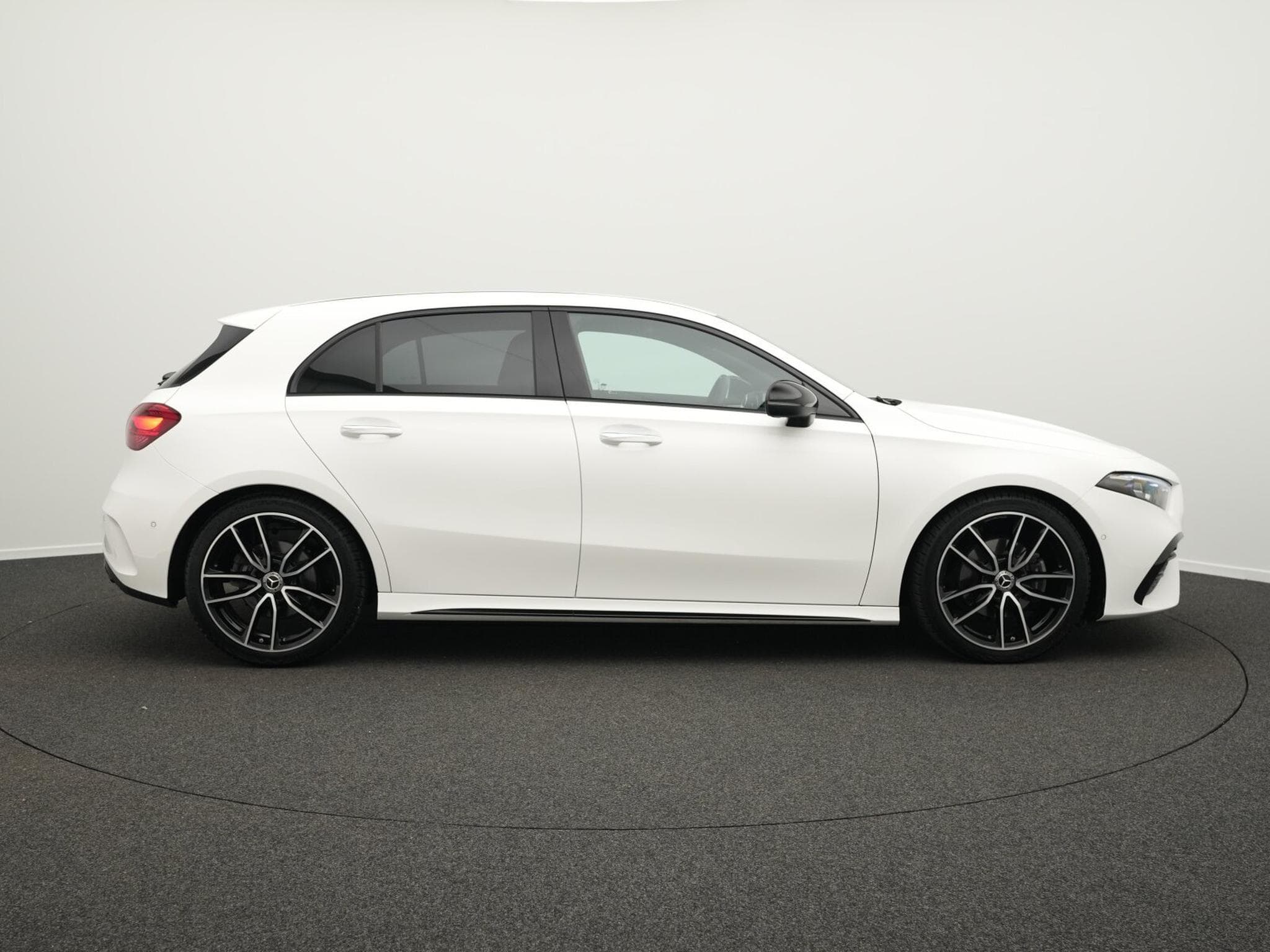 Mercedes A 200 AMG-Line Multi+Kamera+Night+19" (2025) - Photo 5