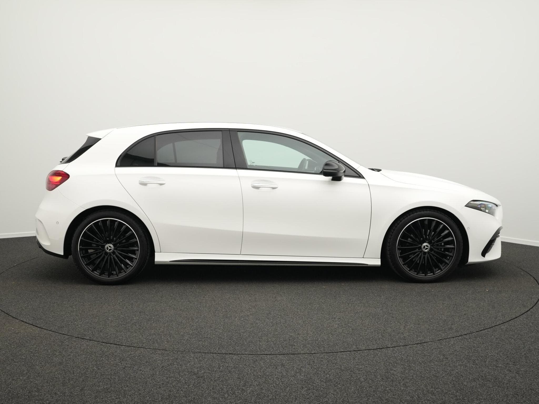Mercedes A 200 d AMG-Line MUlti+Kamera+Night+19" (2025) - Photo 5