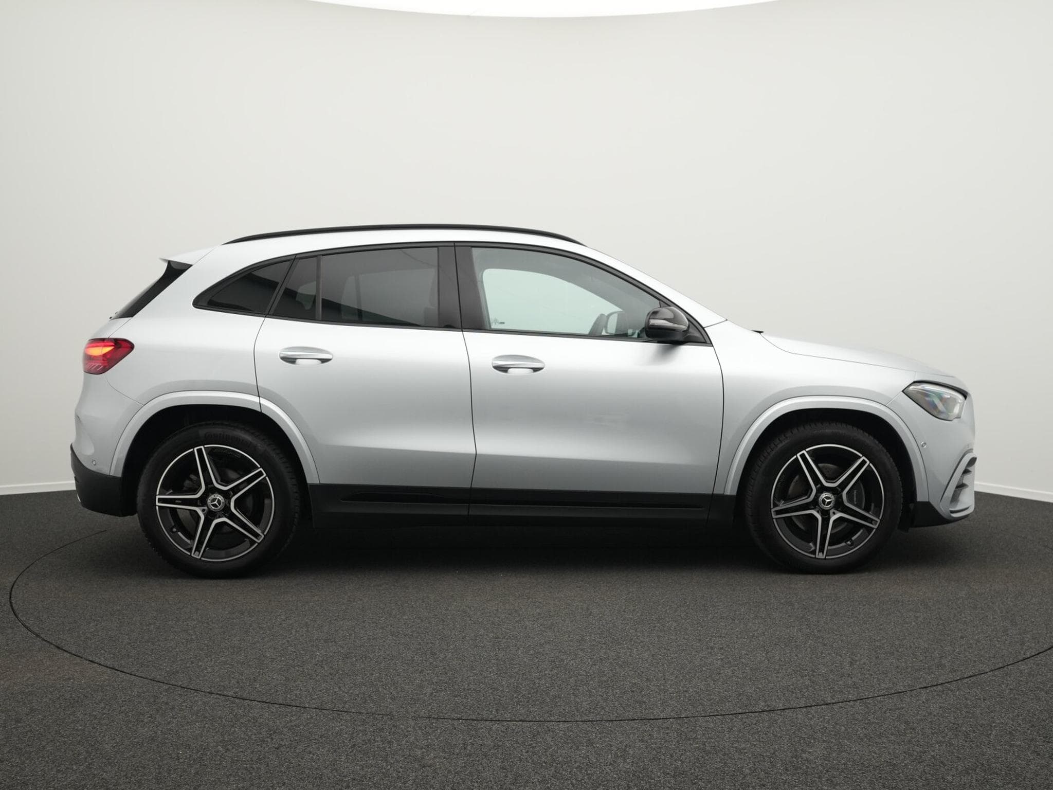 Mercedes GLA 200 d AMG-Line Multi+Kamera+Night+19" (2025) - Photo 5