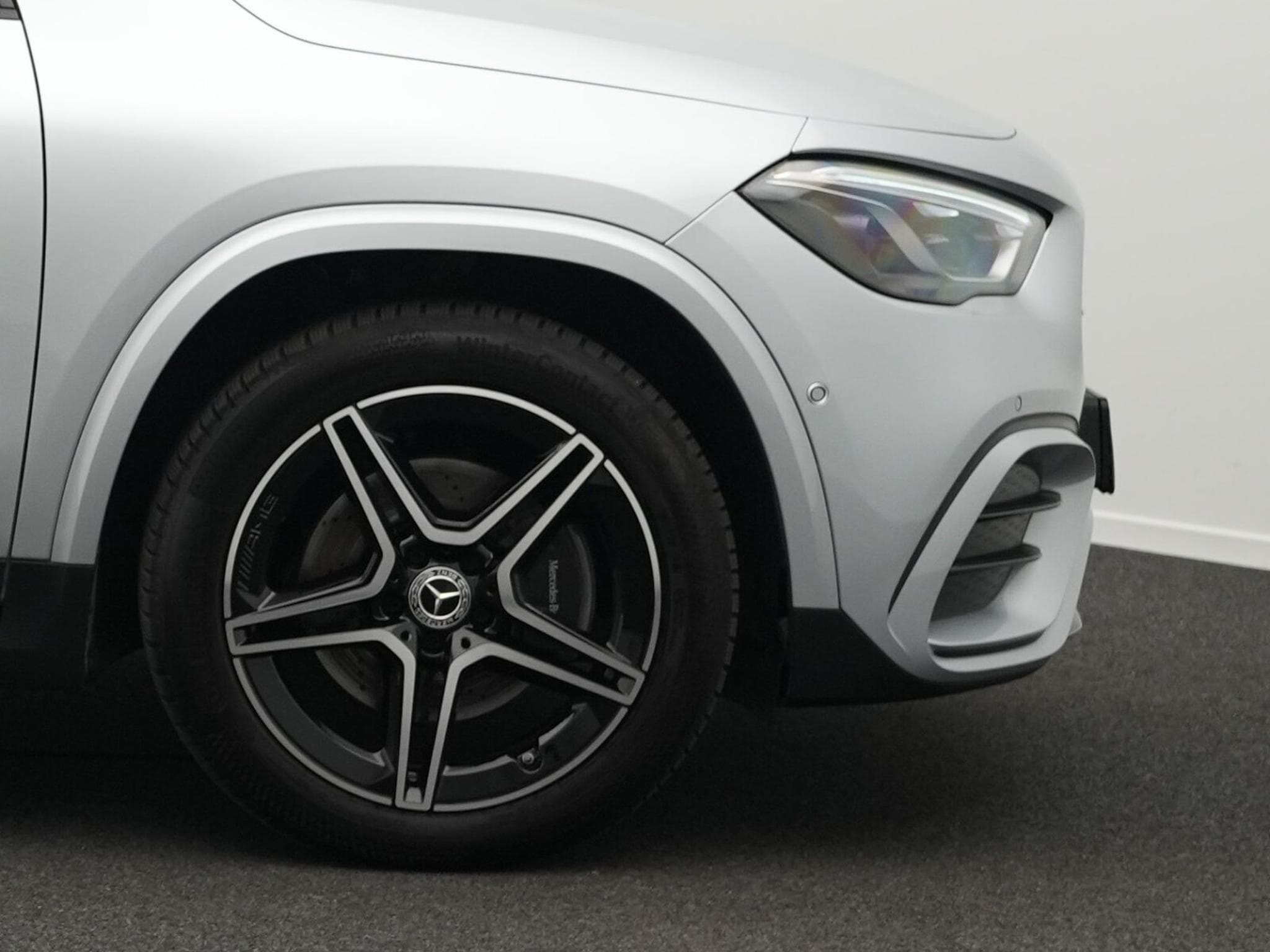 Mercedes GLA 200 d AMG-Line Multi+Kamera+Night+19" (2025) - Photo 6
