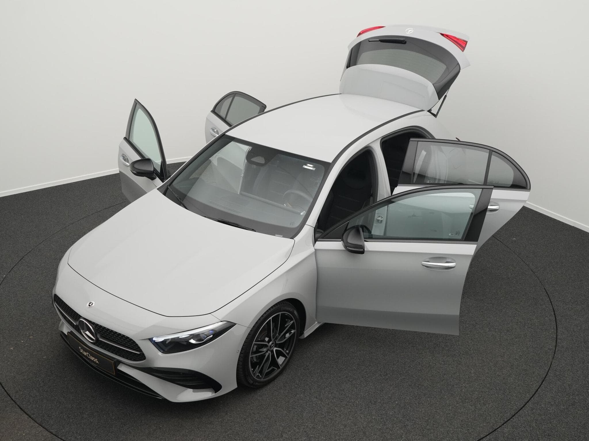 Mercedes A 200 d AMG-Line Multi+Kamera+Night+19" (2025) - Photo 12