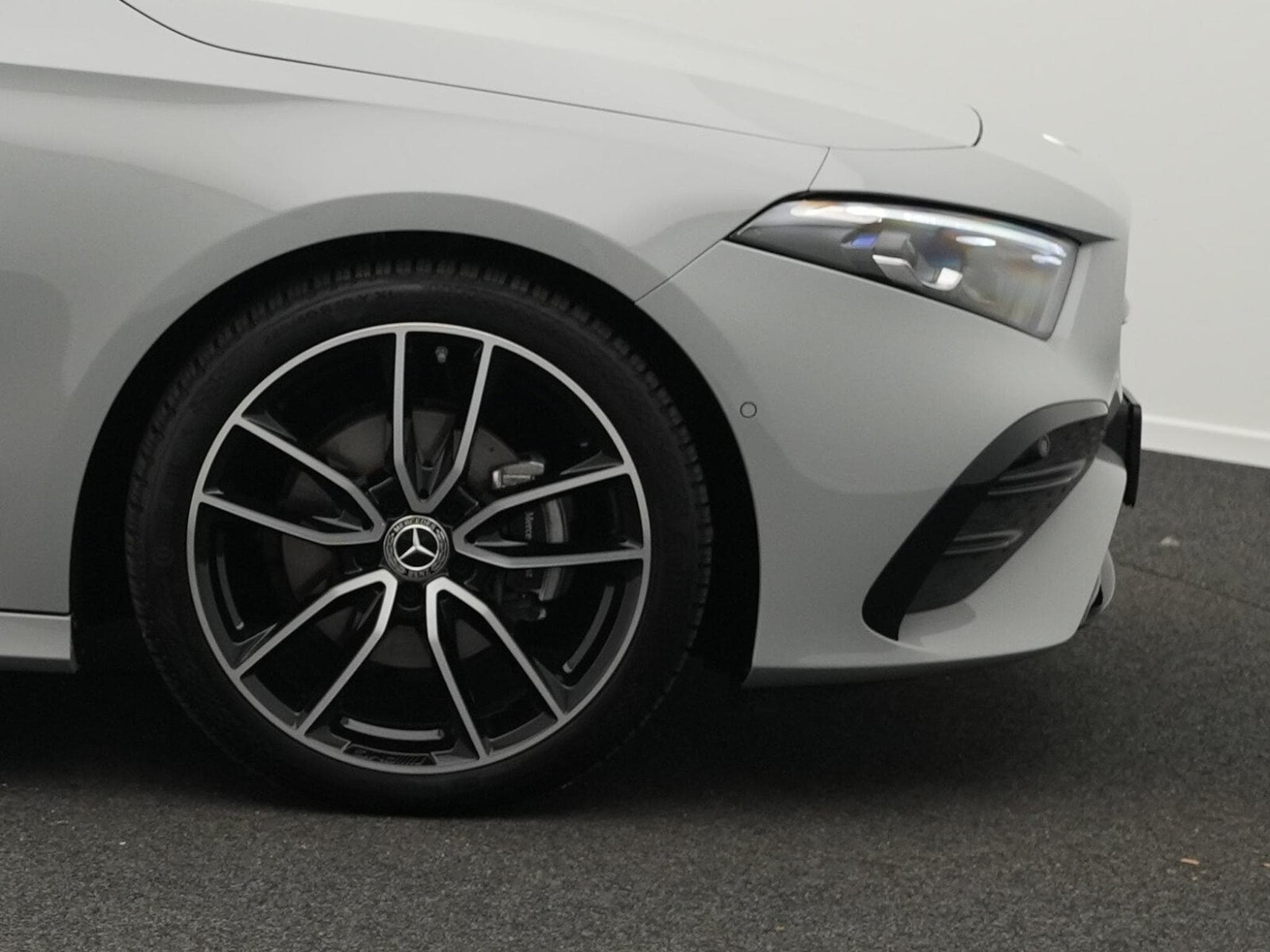 Mercedes A 200 d AMG-Line Multi+Kamera+Night+19" (2025) - Photo 6