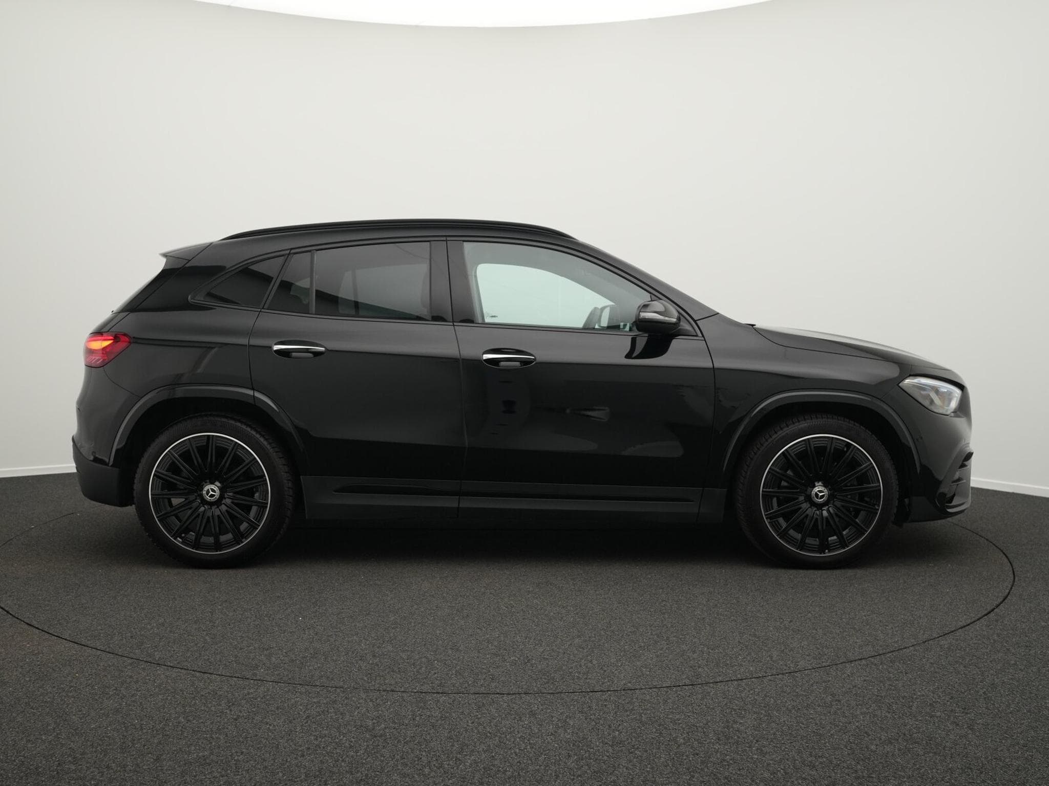 Mercedes GLA 200 d AMG-Line Multi+Kamera+Night+20"+AHK (2025) - Photo 5