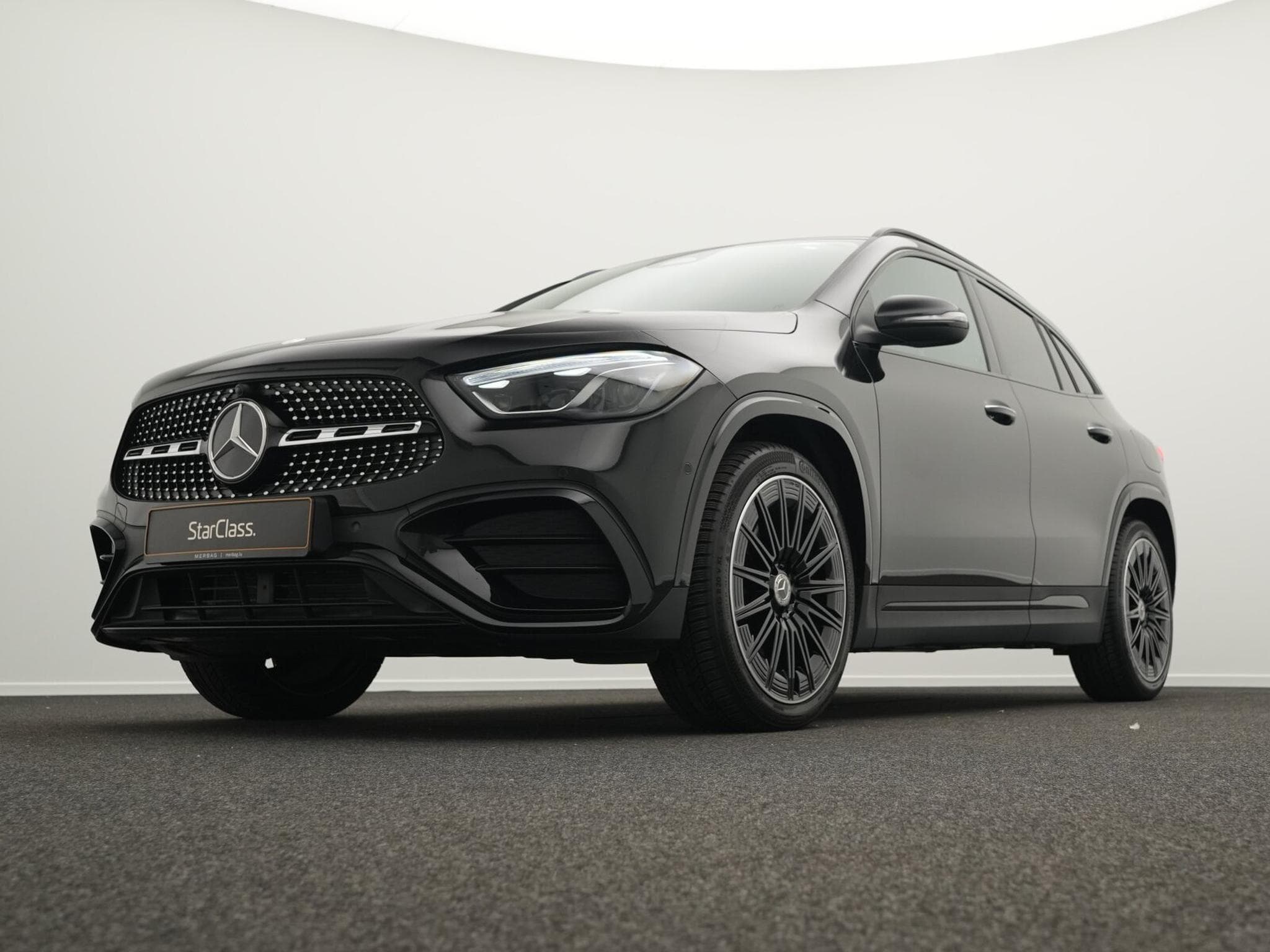 Mercedes GLA 200 d AMG-Line Multi+Kamera+Night+20"+AHK (2025) - Photo 8