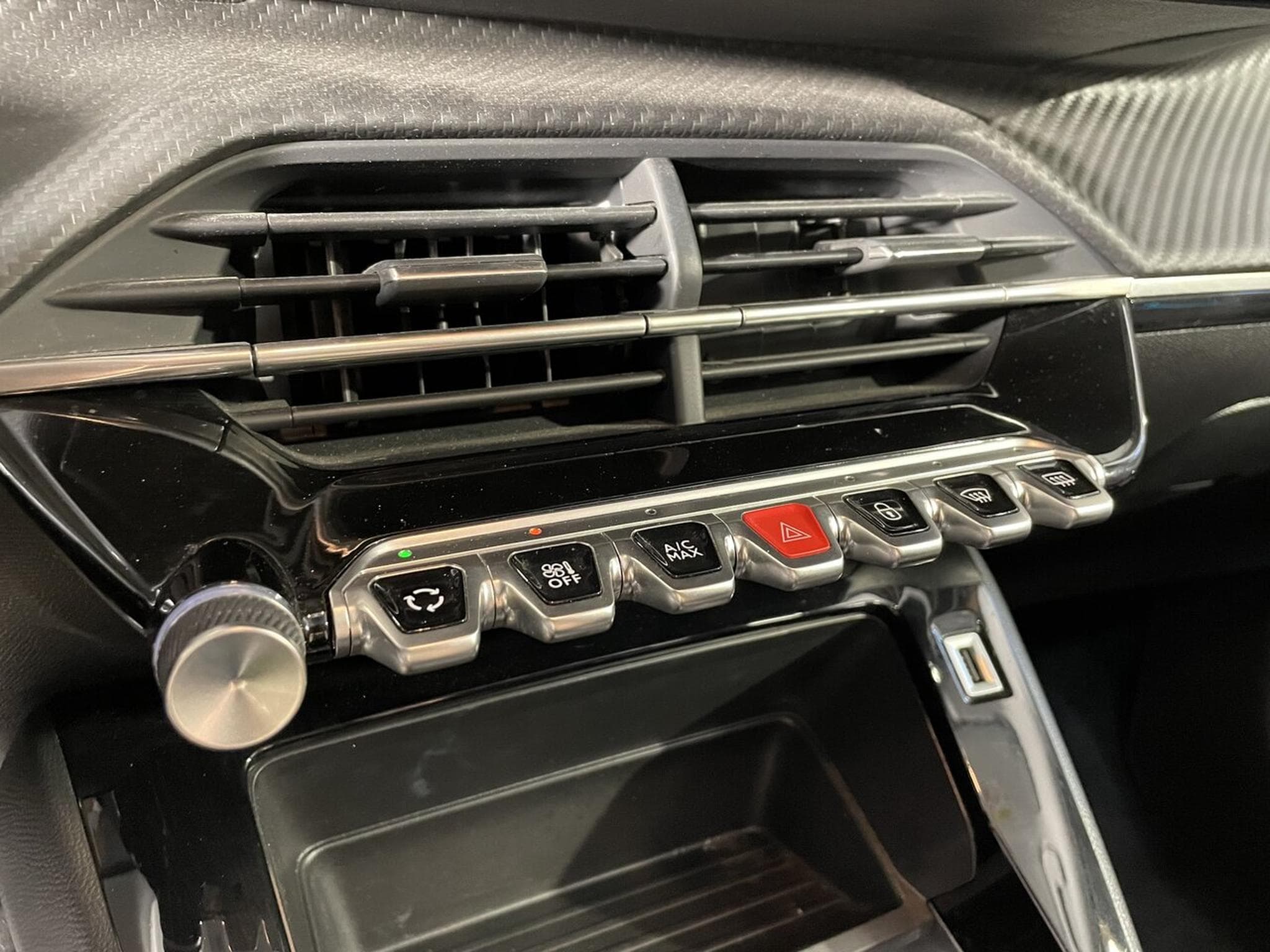 Peugeot 208 1.2 ESSENCE 75 CV STYLE CARPLAY 5P (2023) - Photo 5