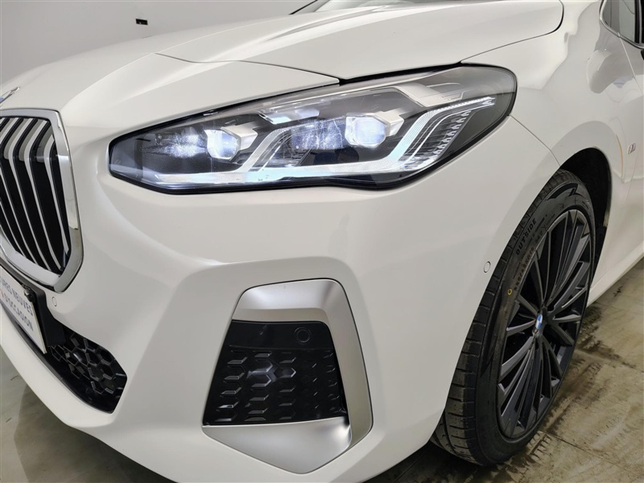 BMW 218 iA Pack M NAVI / FULL LED / CUIR PARTIEL / CAMERA / JA 17 (2023) - Photo 15