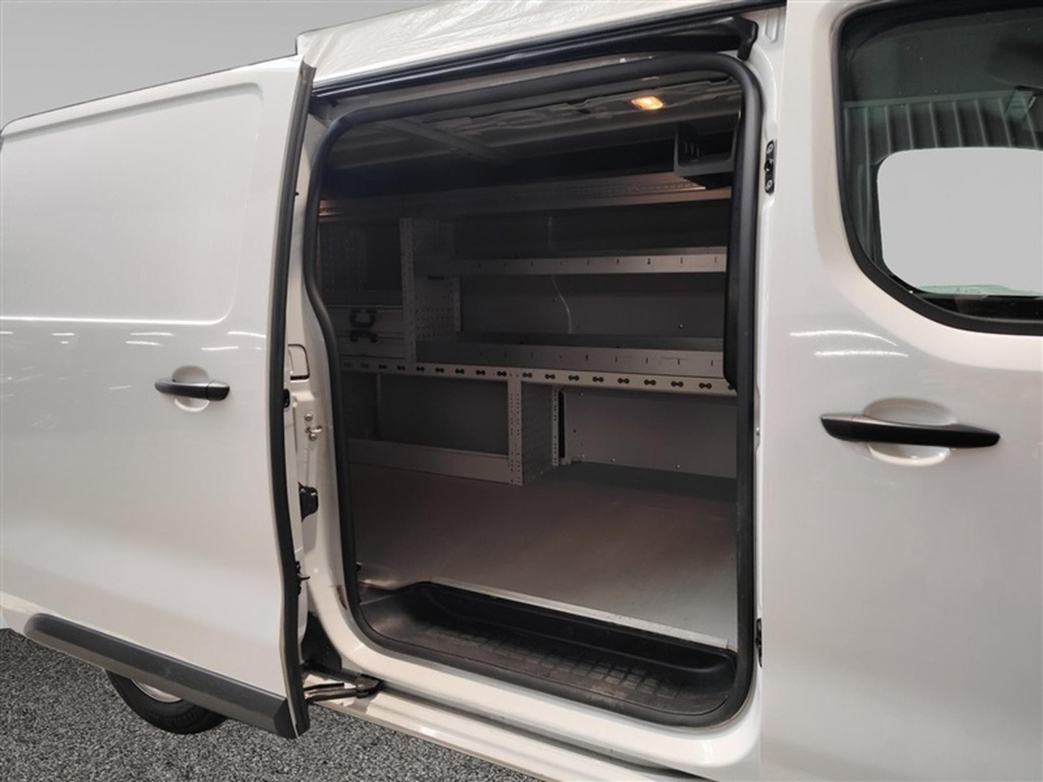 Peugeot Expert 2.0 BlueHDi EAT8 L2 NAVI CLIM / TEL / PDC AV-AR (2023) - Photo 13