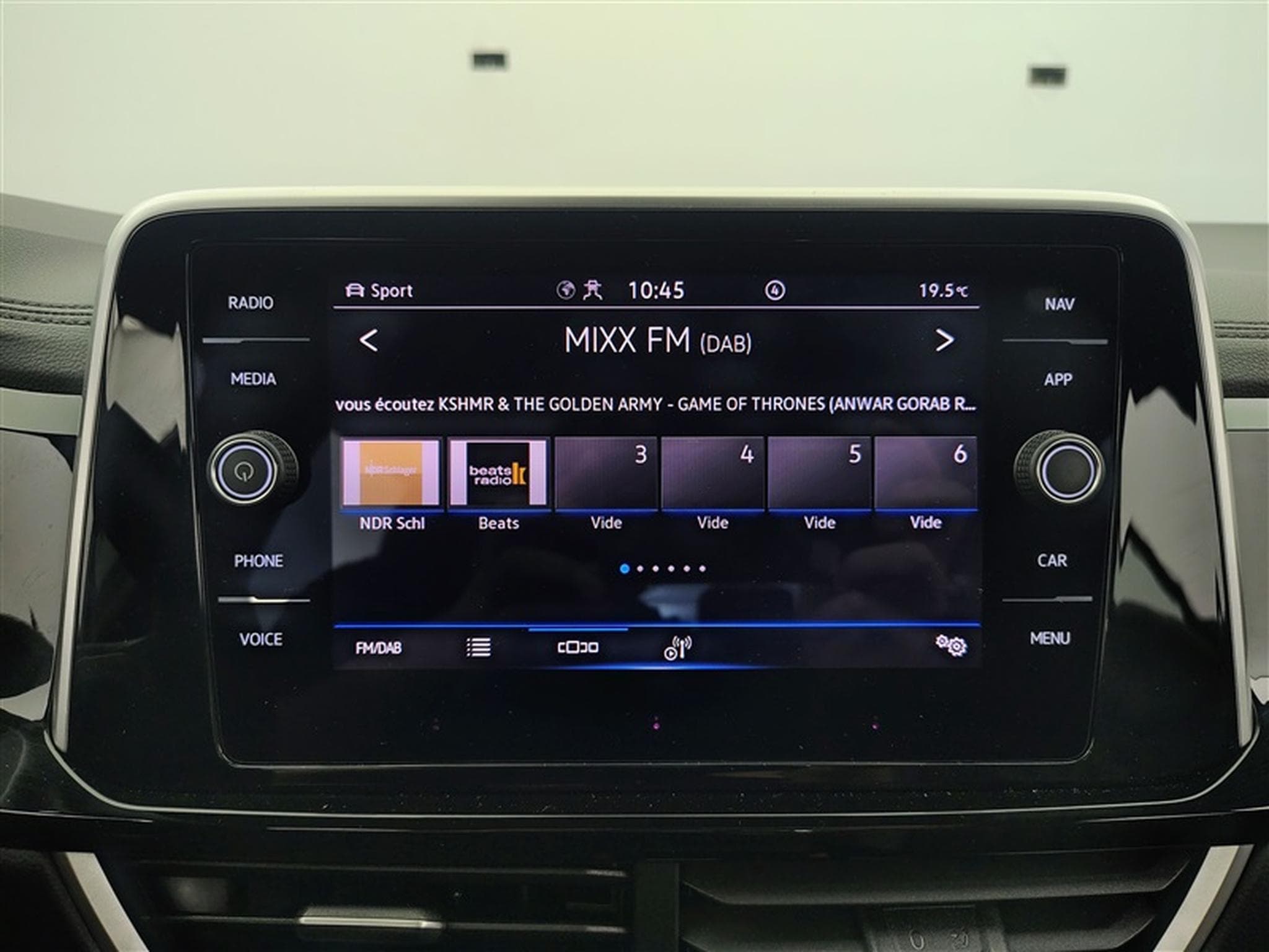 VW T-Roc 1.0 TSI 110cv R-Line CARPLAY / FULL LED / PDC AV+AR / JA 17" (2024) - Photo 11