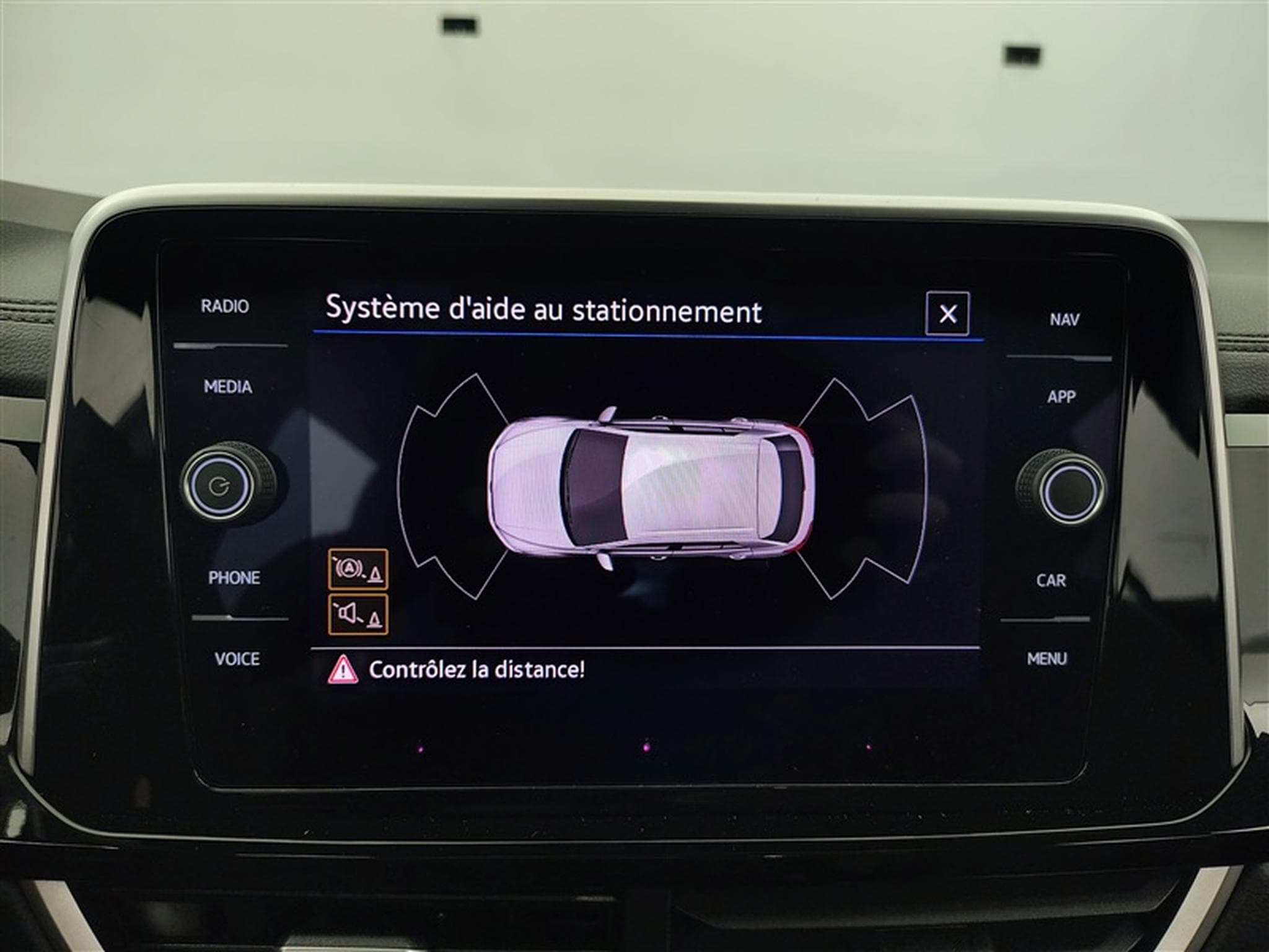 VW T-Roc 1.0 TSI 110cv R-Line CARPLAY / FULL LED / PDC AV+AR / JA 17" (2024) - Photo 18
