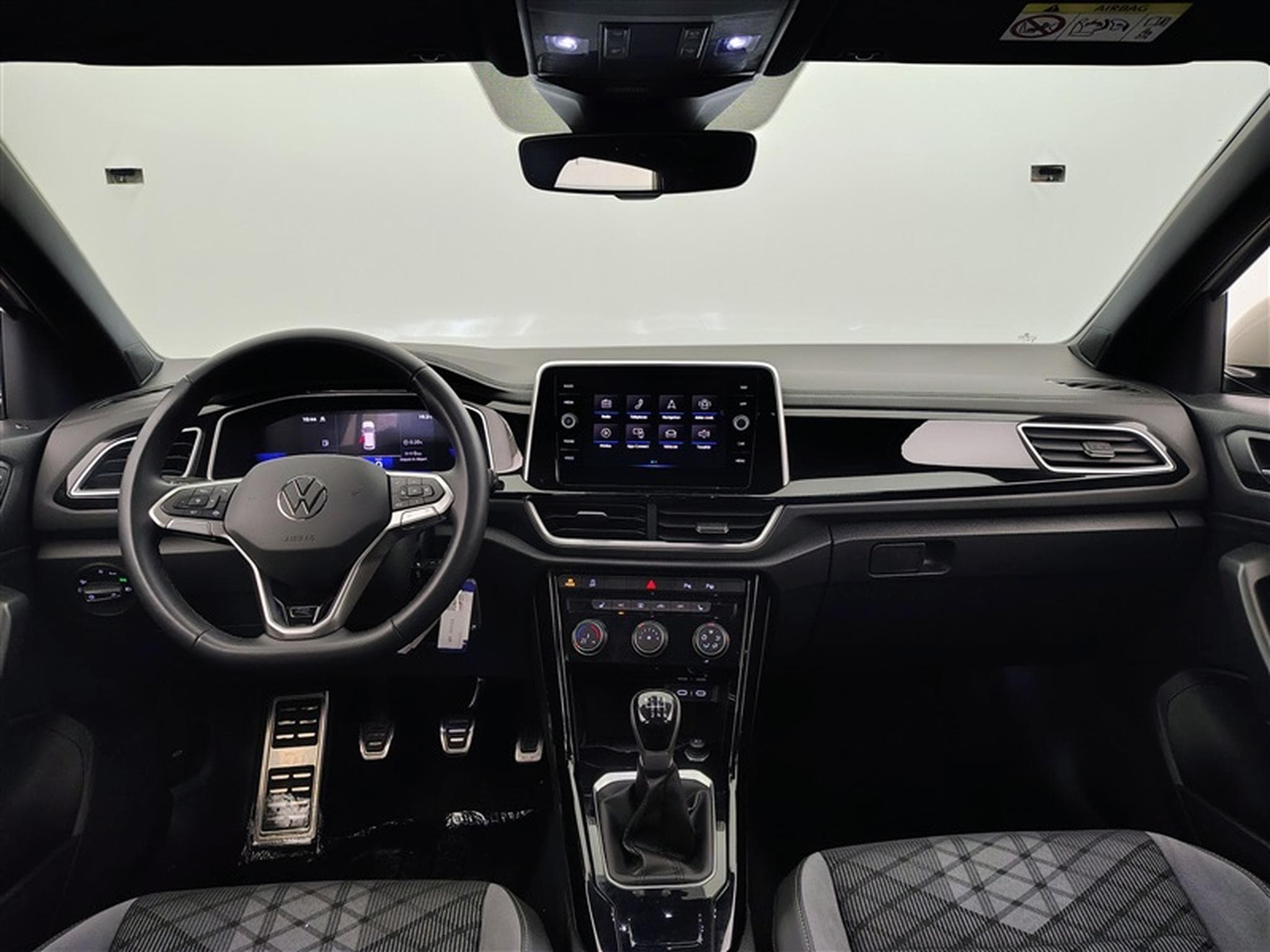 VW T-Roc 1.0 TSI 110cv R-Line CARPLAY / FULL LED / PDC AV+AR / JA 17" (2024) - Photo 8