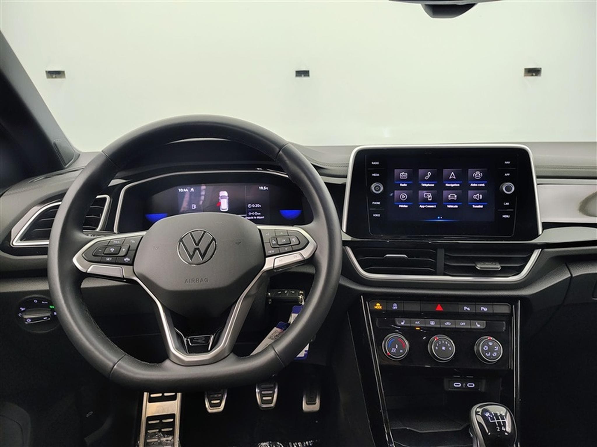 VW T-Roc 1.0 TSI 110cv R-Line CARPLAY / FULL LED / PDC AV+AR / JA 17" (2024) - Photo 9