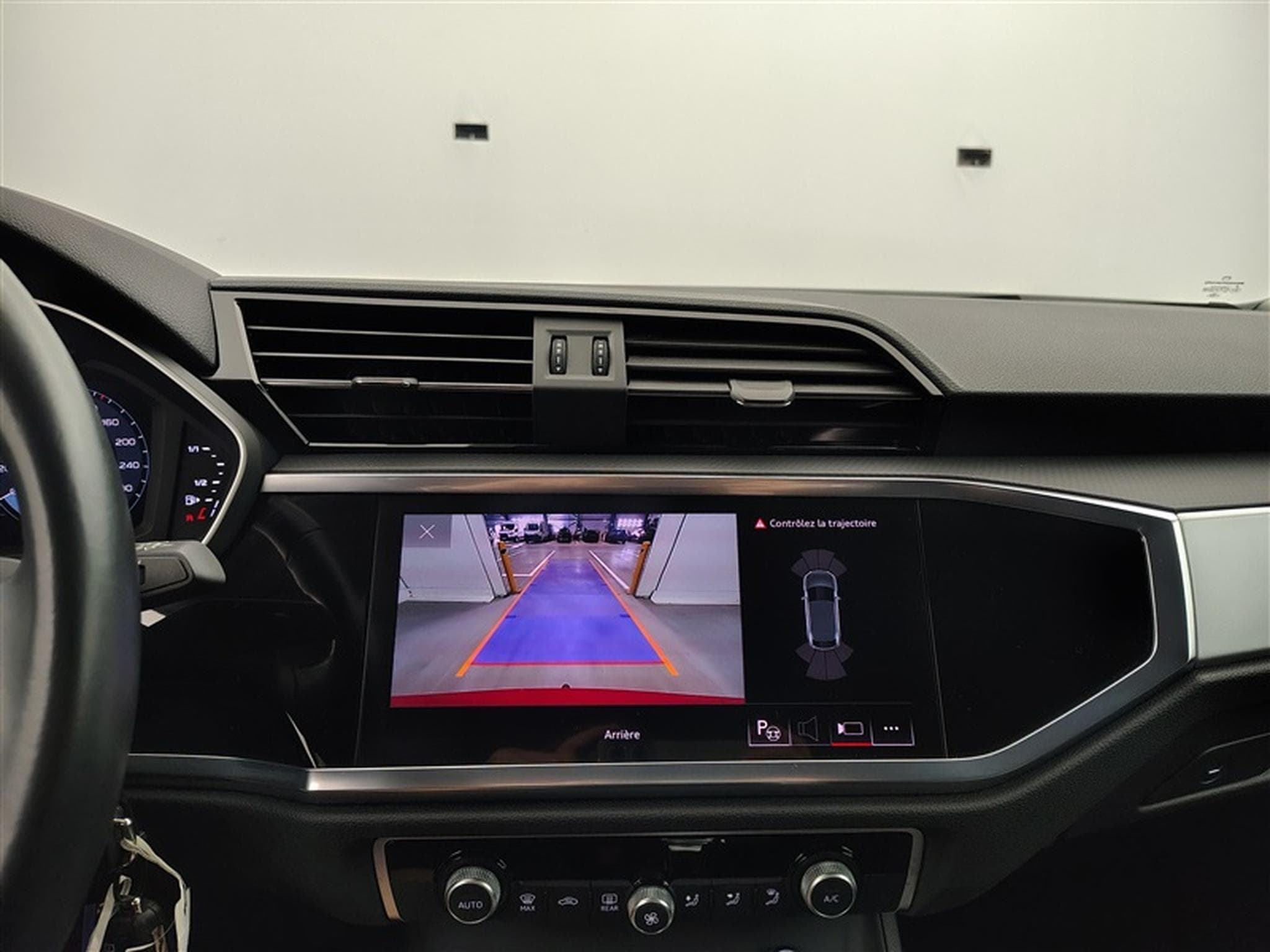 Audi Q3 Sportback PHEV 45 TFSIe S-tronic 180 NAVI / FULL LED (2023) - Photo 17