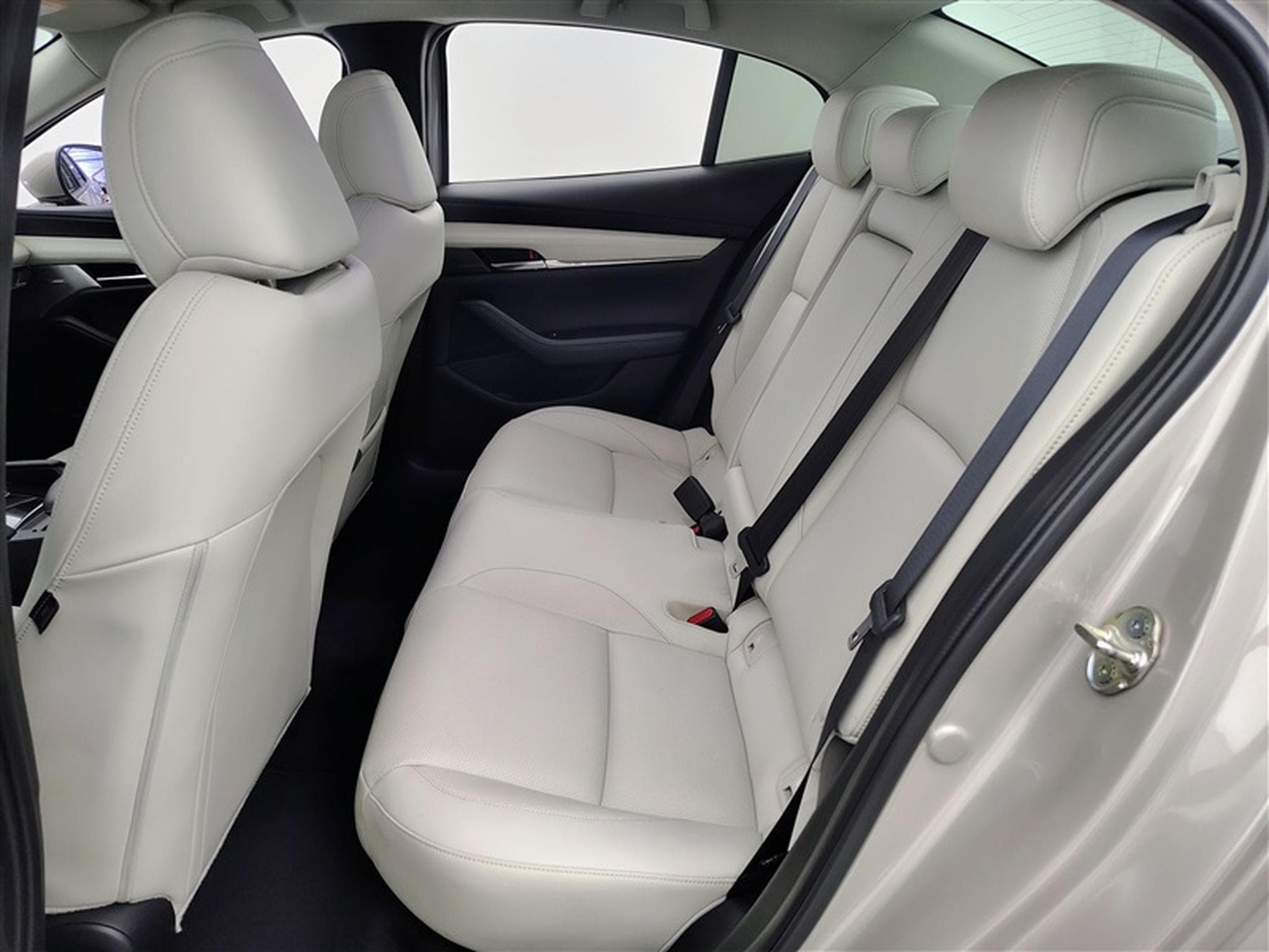 Mazda #3 Hatchback 2.0i e-Skyactiv-G Nagisa (2024) - Photo 13