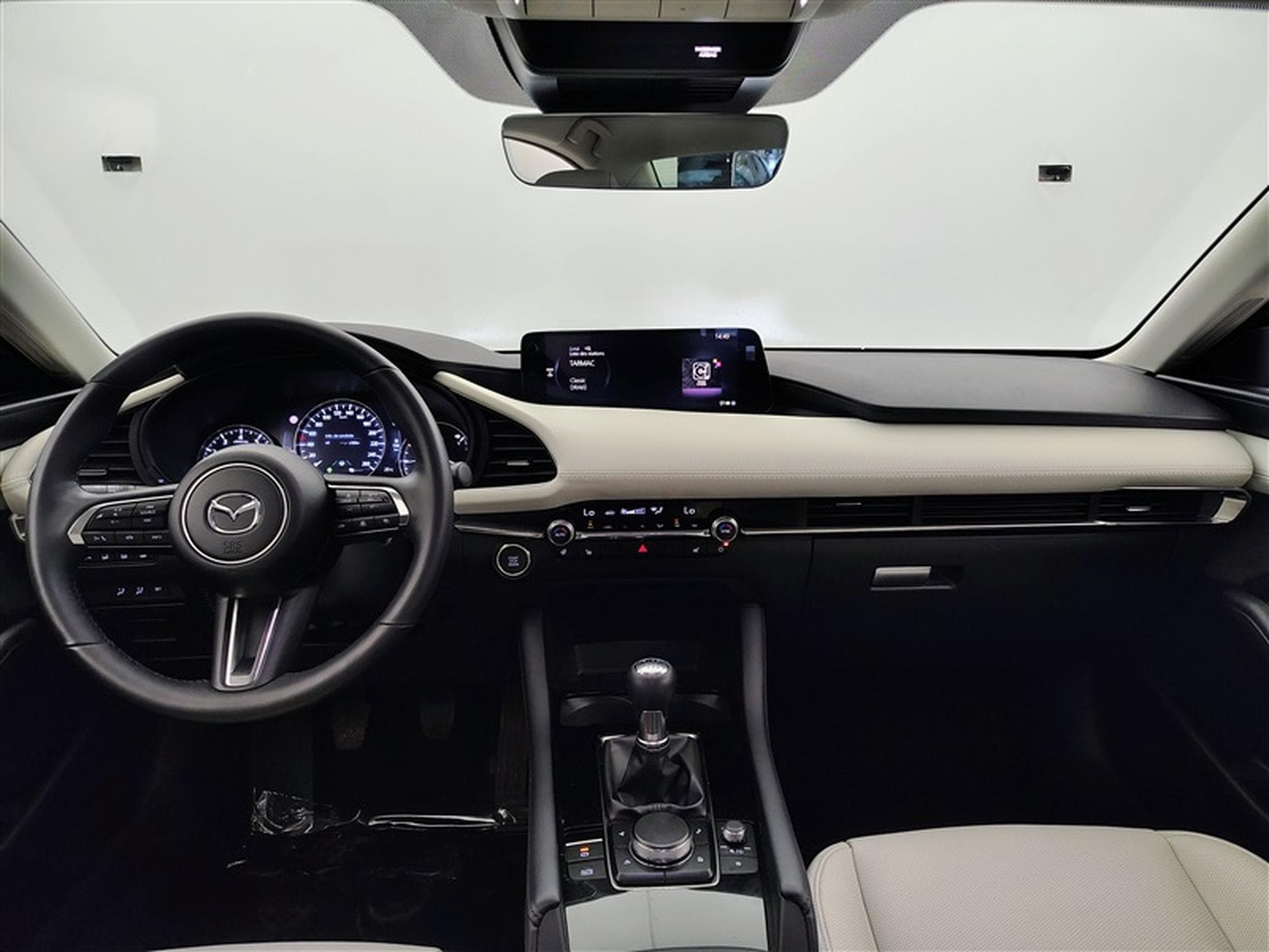 Mazda #3 Hatchback 2.0i e-Skyactiv-G Nagisa (2024) - Photo 8
