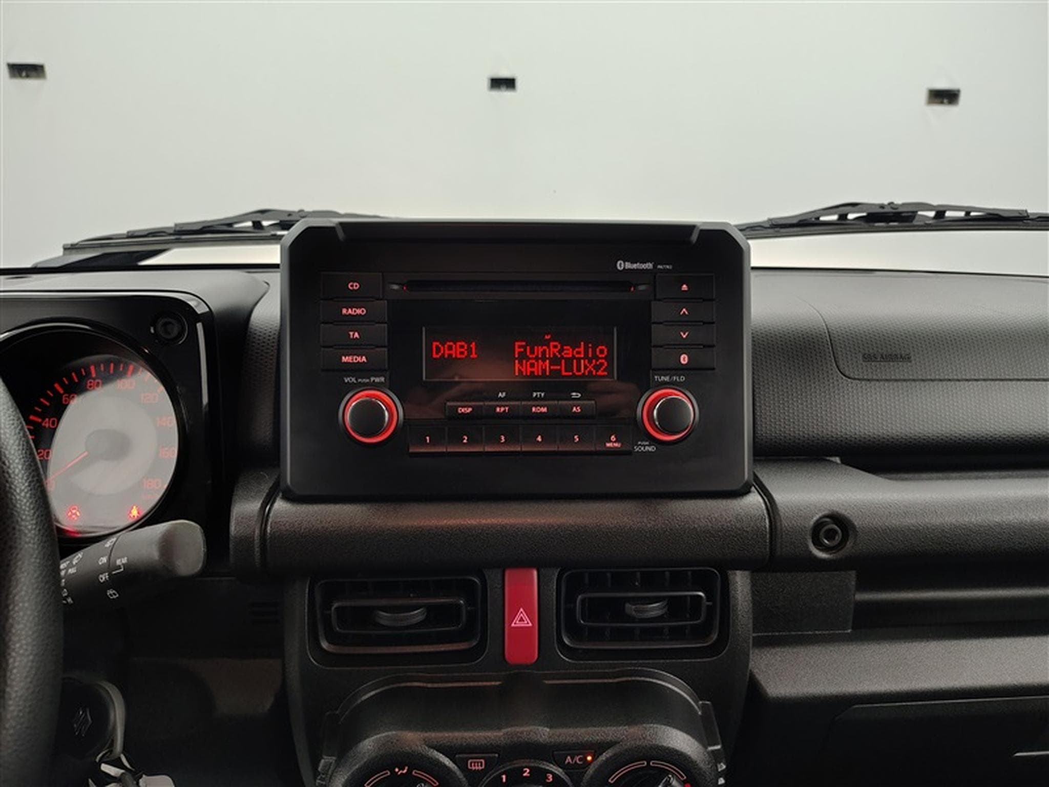 Suzuki Jimny 1.5i 4x4 GL CLIM / BLUETOOTH (2022) - Photo 11
