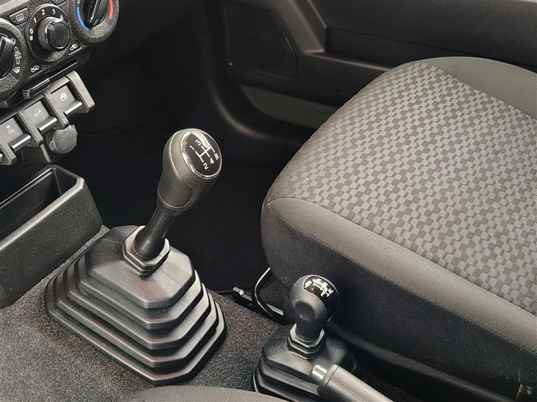 Suzuki Jimny 1.5i 4x4 GL CLIM / BLUETOOTH (2022) - Photo 12