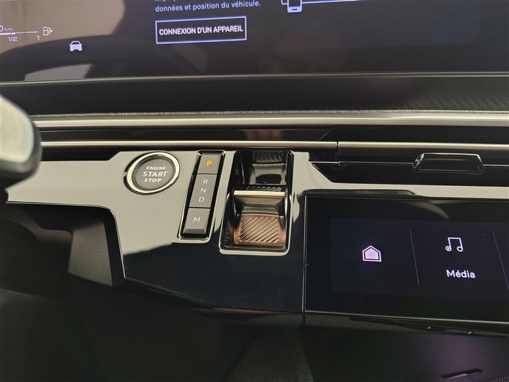 Peugeot 3008 1.2 Hybrid 136Cv e-DCS6 Allure S-CUIR / NAVI / CARPLAY (2025) - Photo 12