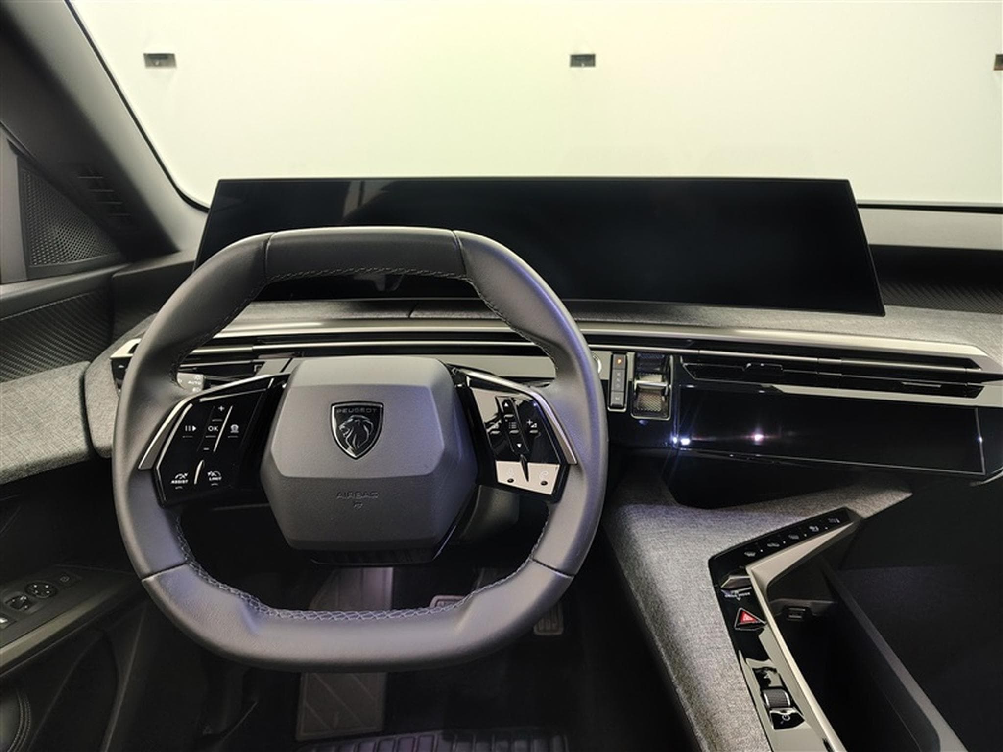 Peugeot 3008 1.2 Hybrid 136Cv e-DCS6 Allure S-CUIR / NAVI / CARPLAY (2025) - Photo 9