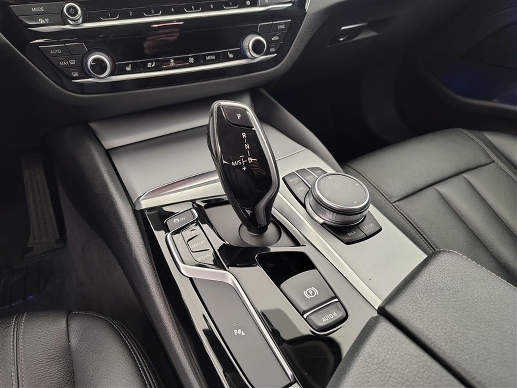 BMW 518 Touring 518 dA AdBlue (2019) - Photo 12