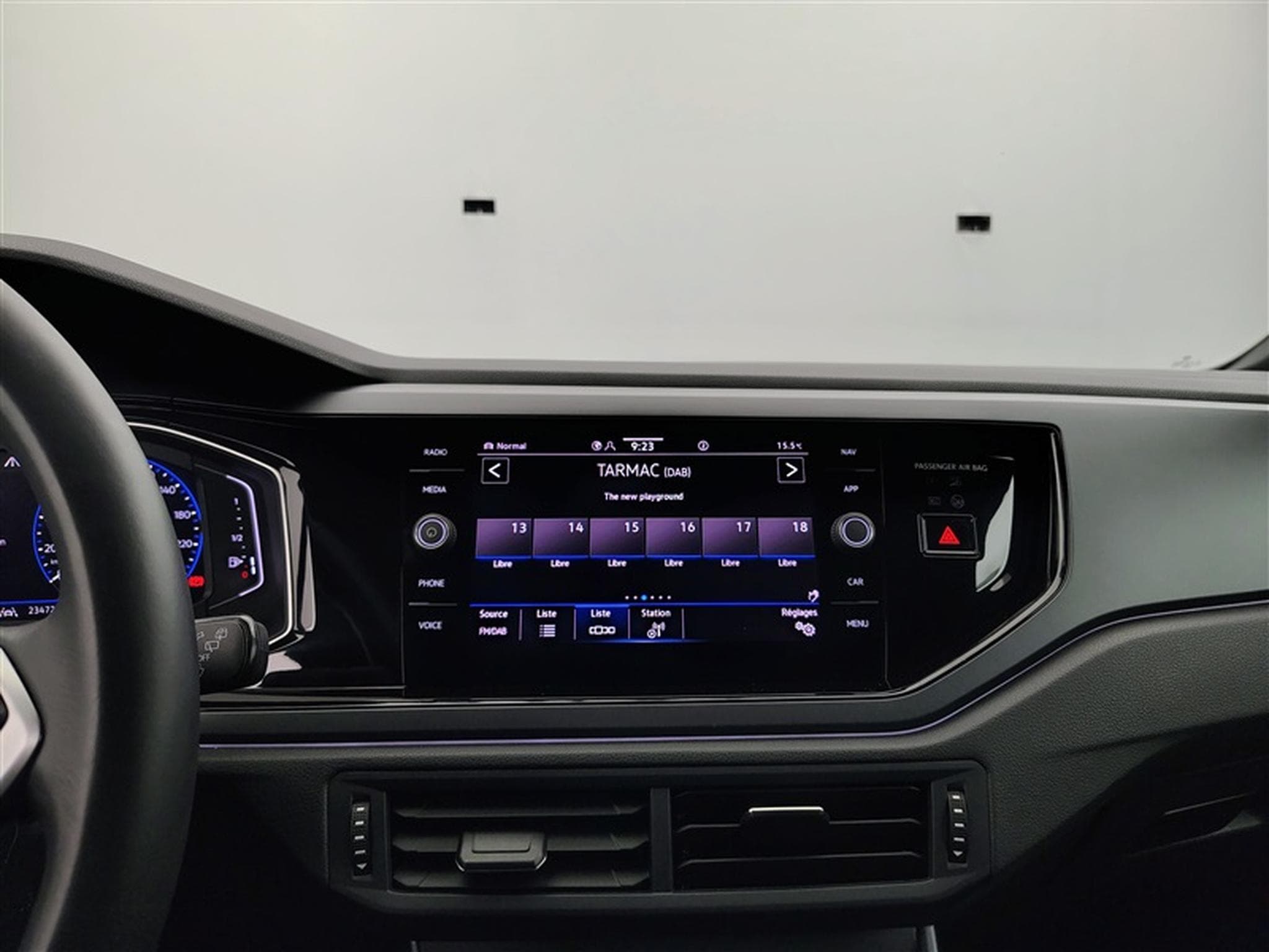 VW Taigo 1.0 TSI 115cv DSG R-Line CARPLAY / FULL LED / CAMERA / JA 18 (2025) - Photo 11