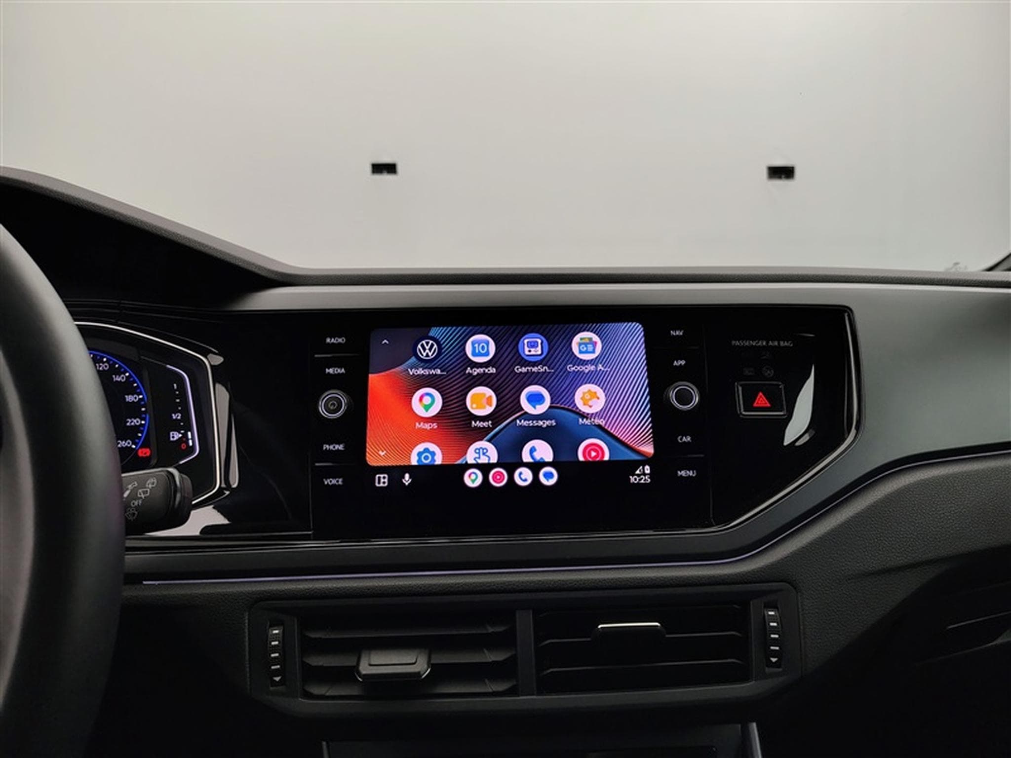 VW Taigo 1.0 TSI 115cv DSG R-Line CARPLAY / FULL LED / CAMERA / JA 18 (2025) - Photo 20