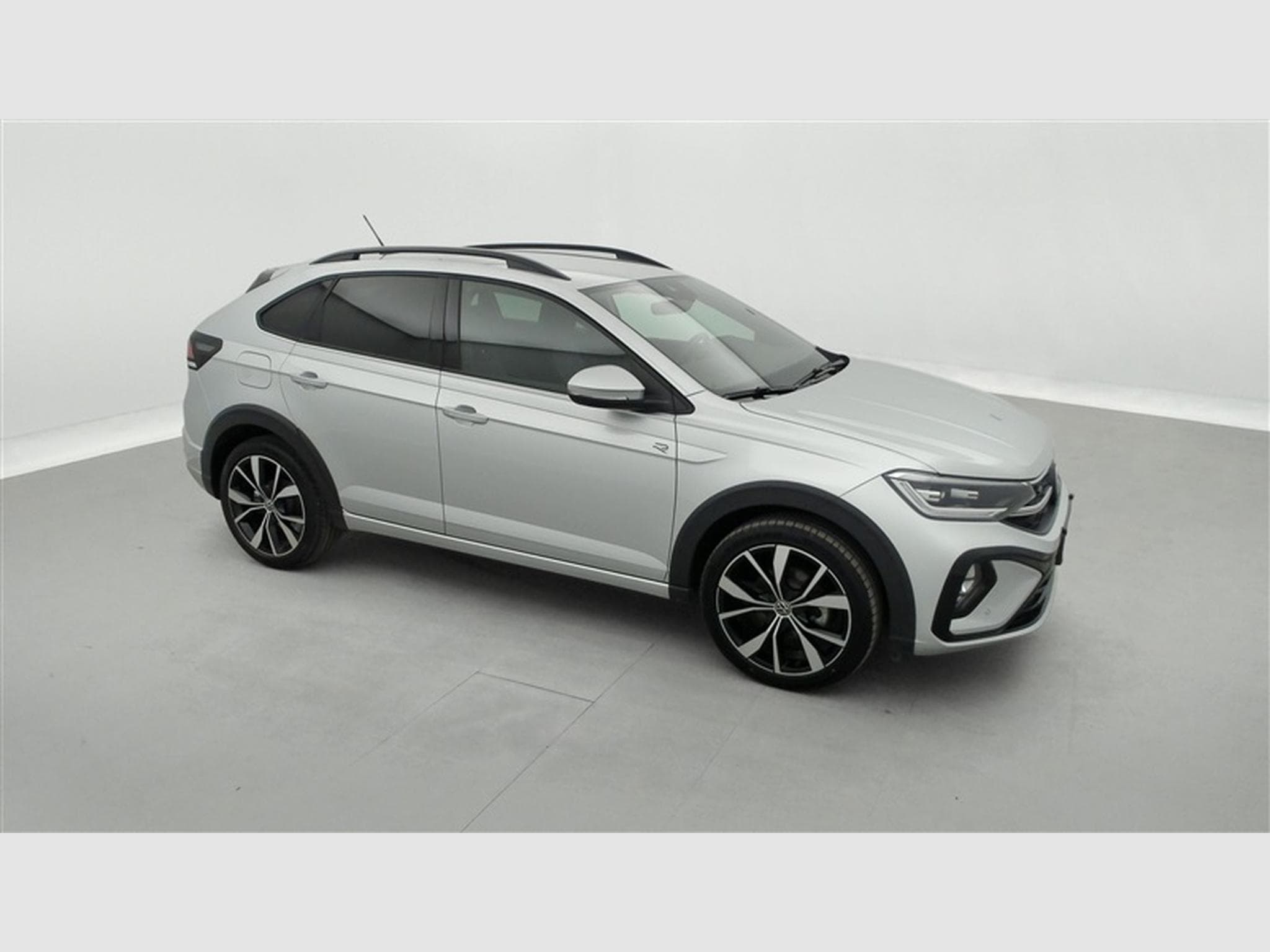 VW Taigo 1.0 TSI 115cv DSG R-Line CARPLAY / FULL LED / CAMERA / JA 18 (2025) - Photo 23
