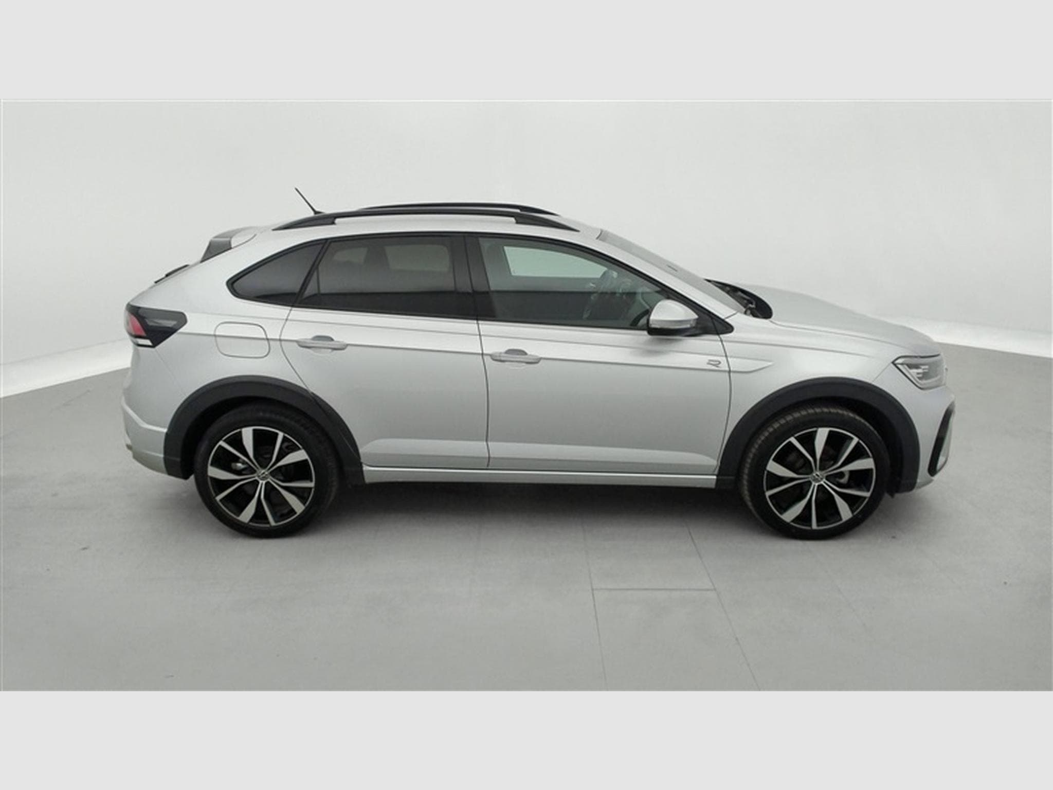 VW Taigo 1.0 TSI 115cv DSG R-Line CARPLAY / FULL LED / CAMERA / JA 18 (2025) - Photo 24